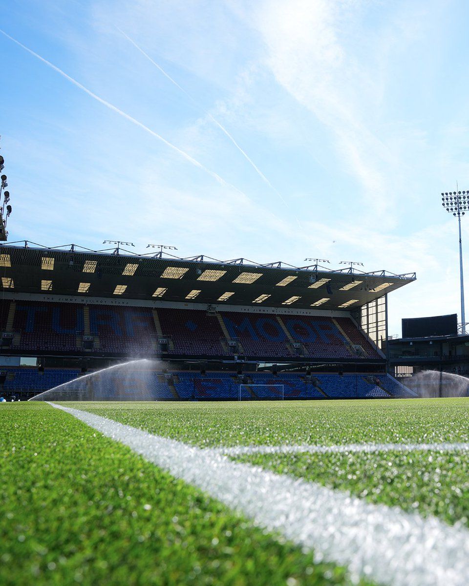 960x1200 Turf Moor in the sun ☀️