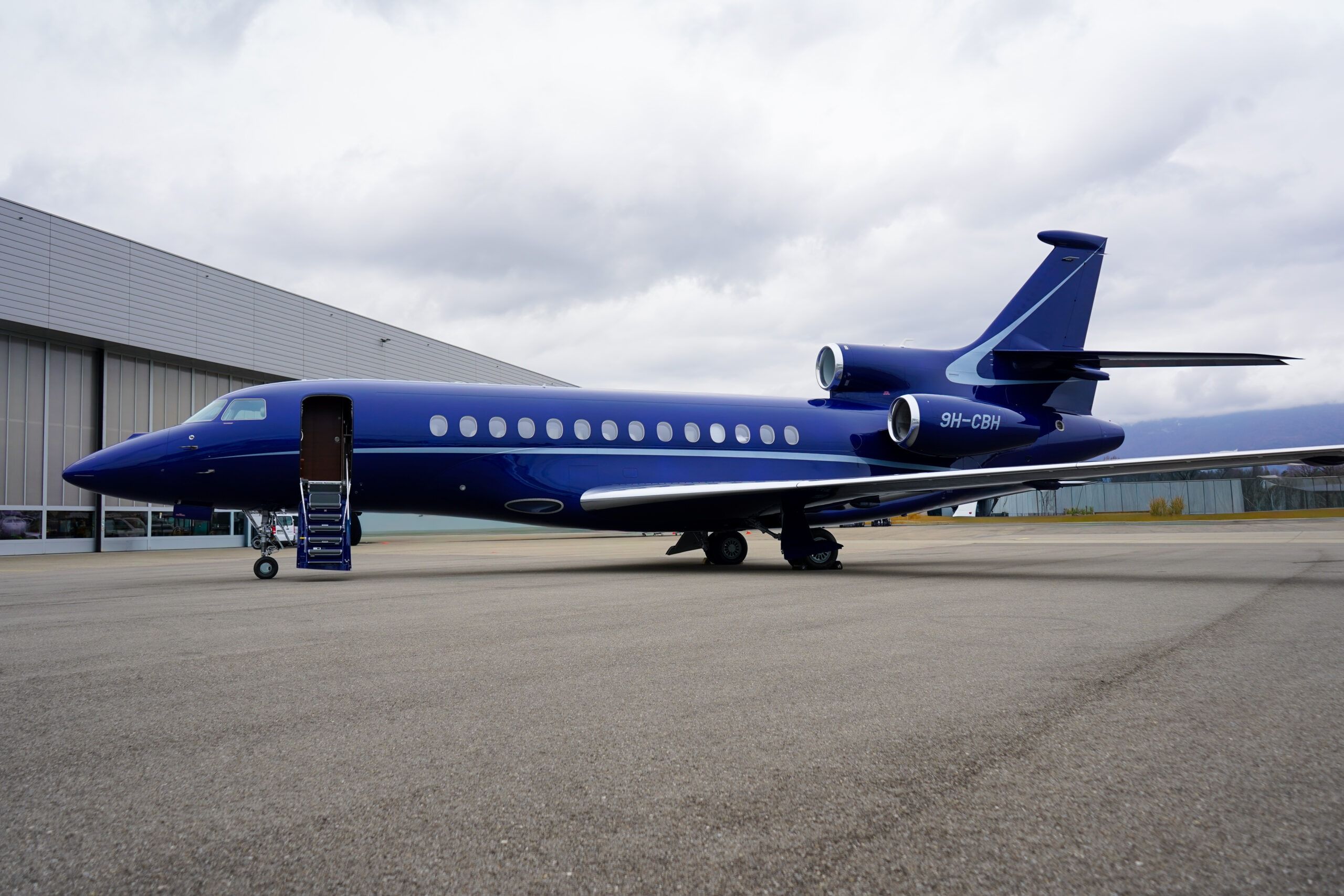 2560x1707 Astonjet Welcomes New Dassault Falcon 7X