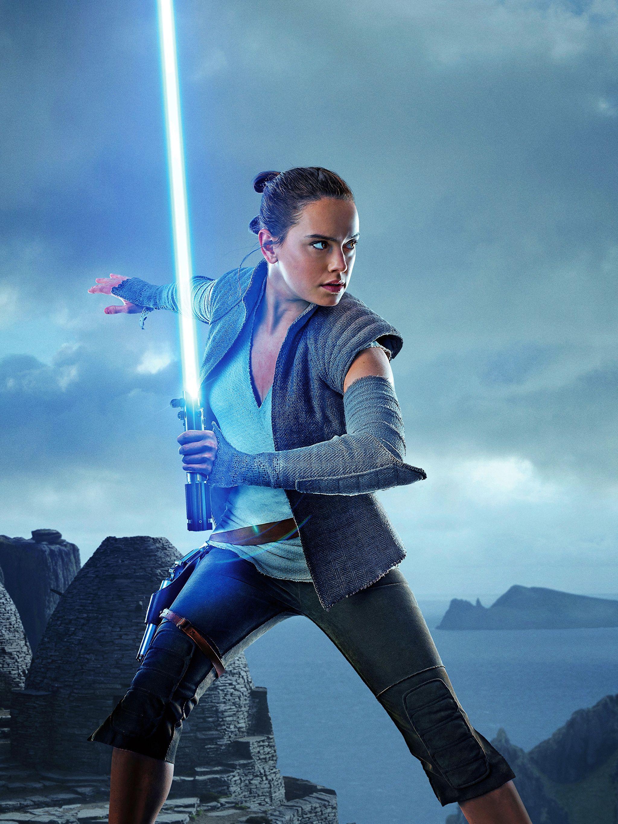 2048x2732 Picture Star Wars: The Last Jedi Daisy Ridley Swords Girls 2048x2732