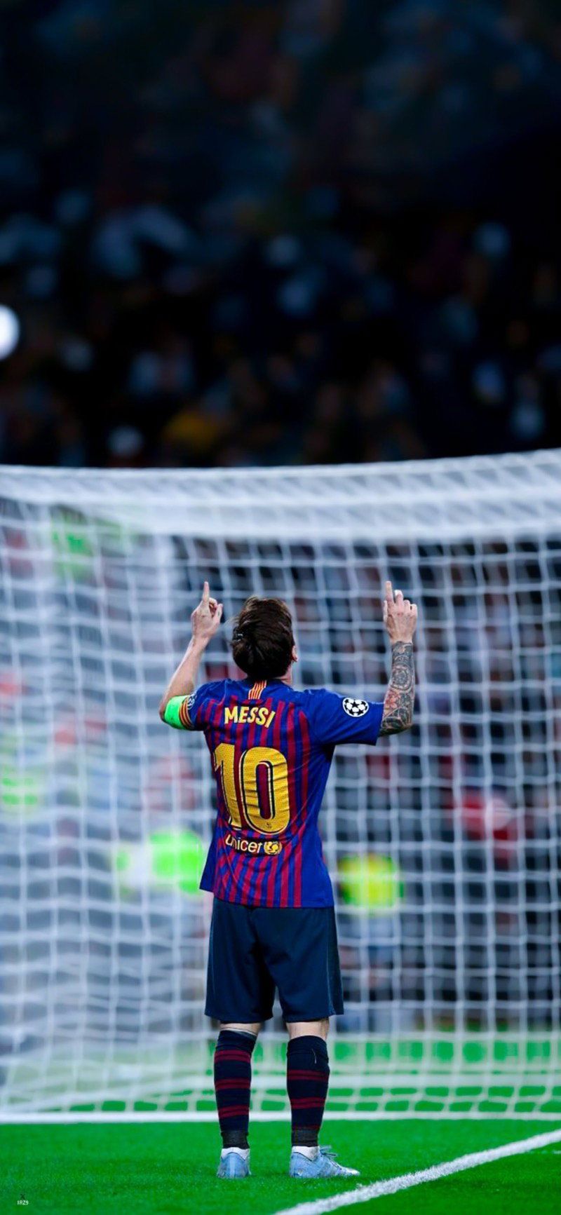 800x1733 Lionel Messi celebrates for FC Barcelona Football Wallpaper