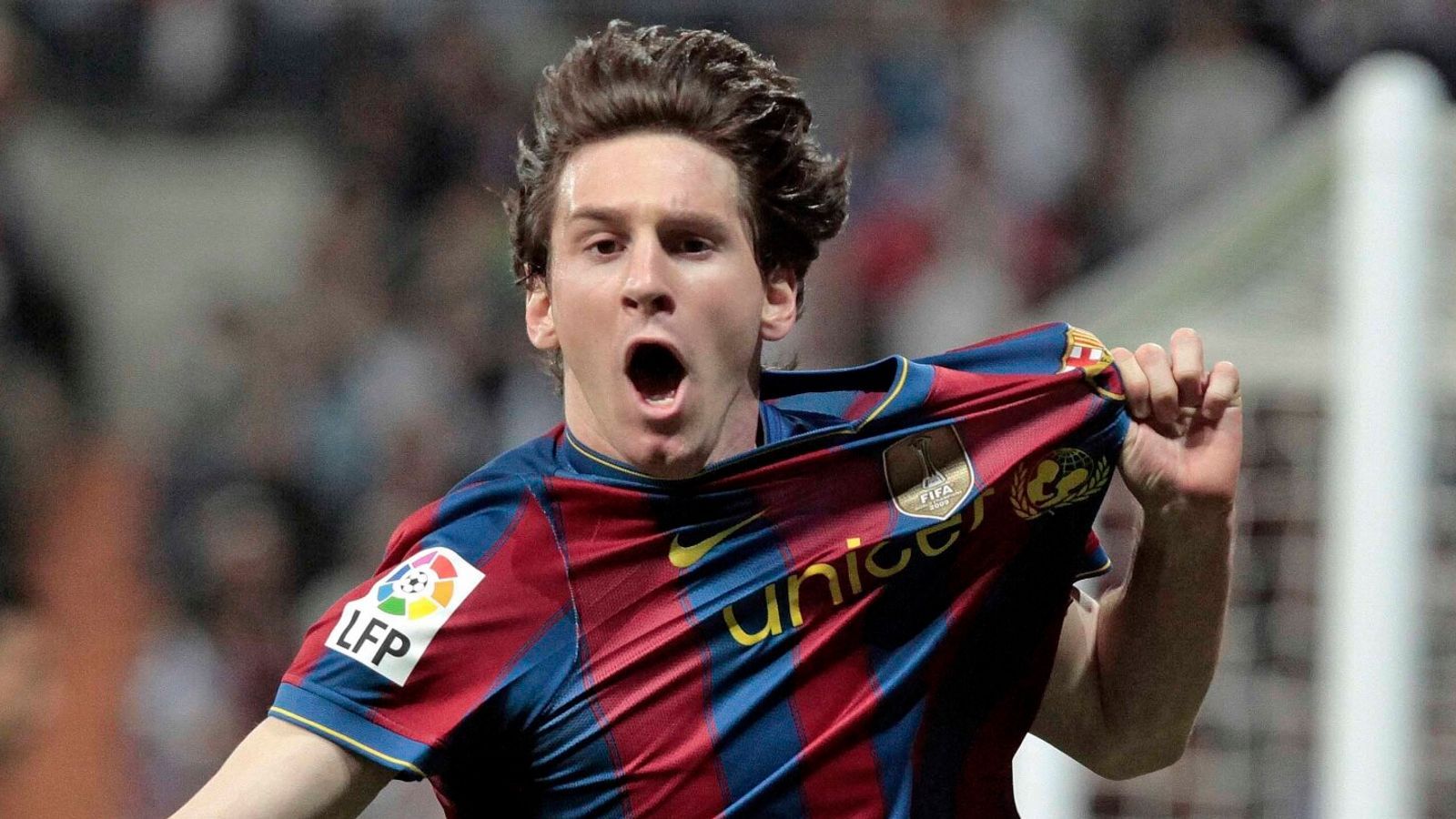 1600x900 Lionel Messi: Napkin that sealed football legend's move to Barcelona sells for £000