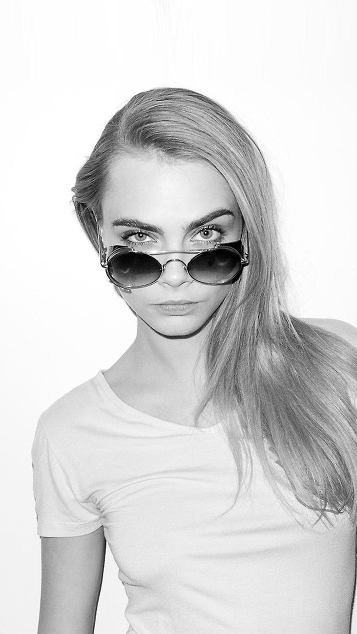 1242x2208 Cara Delevingne Girl White Model