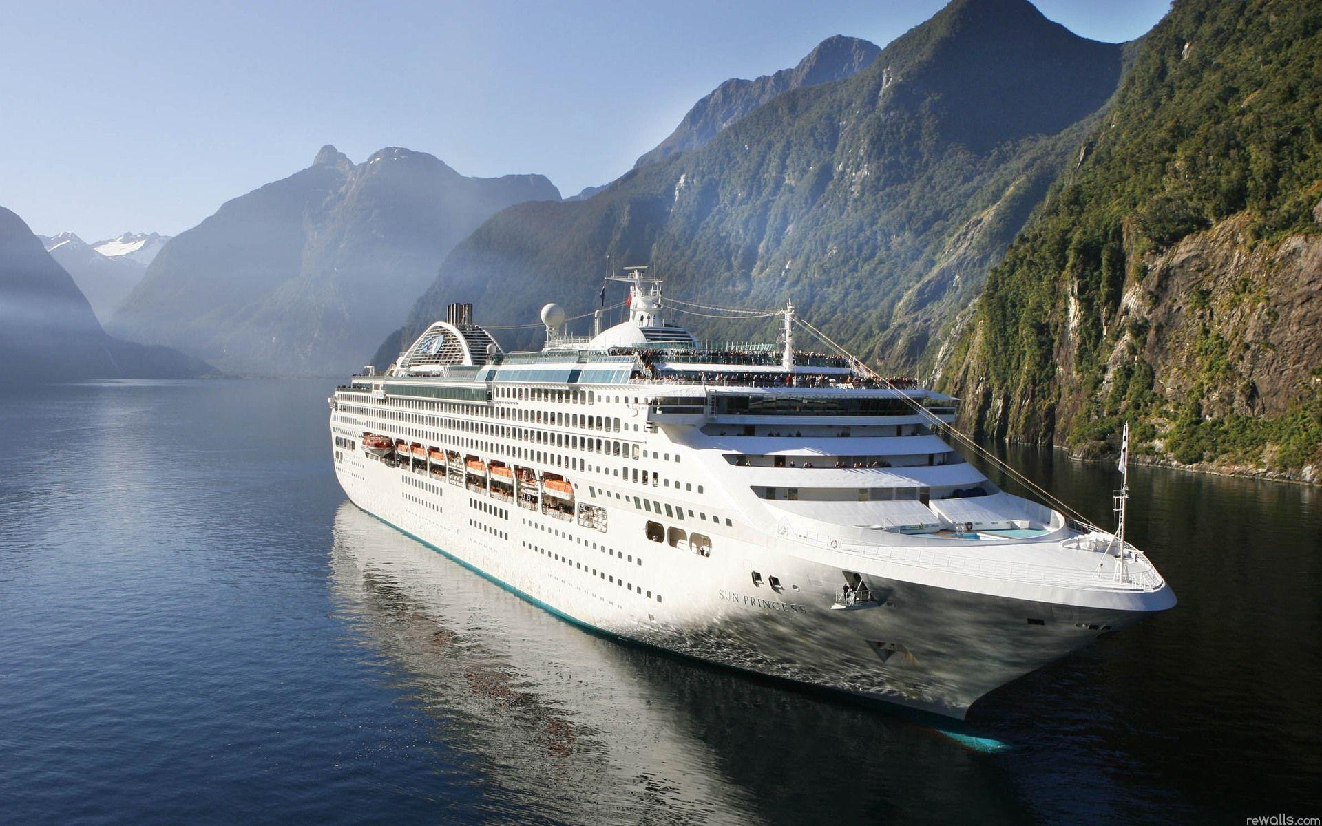 1920x1200 Golden Princess Cruise Ship HD Wallpaper