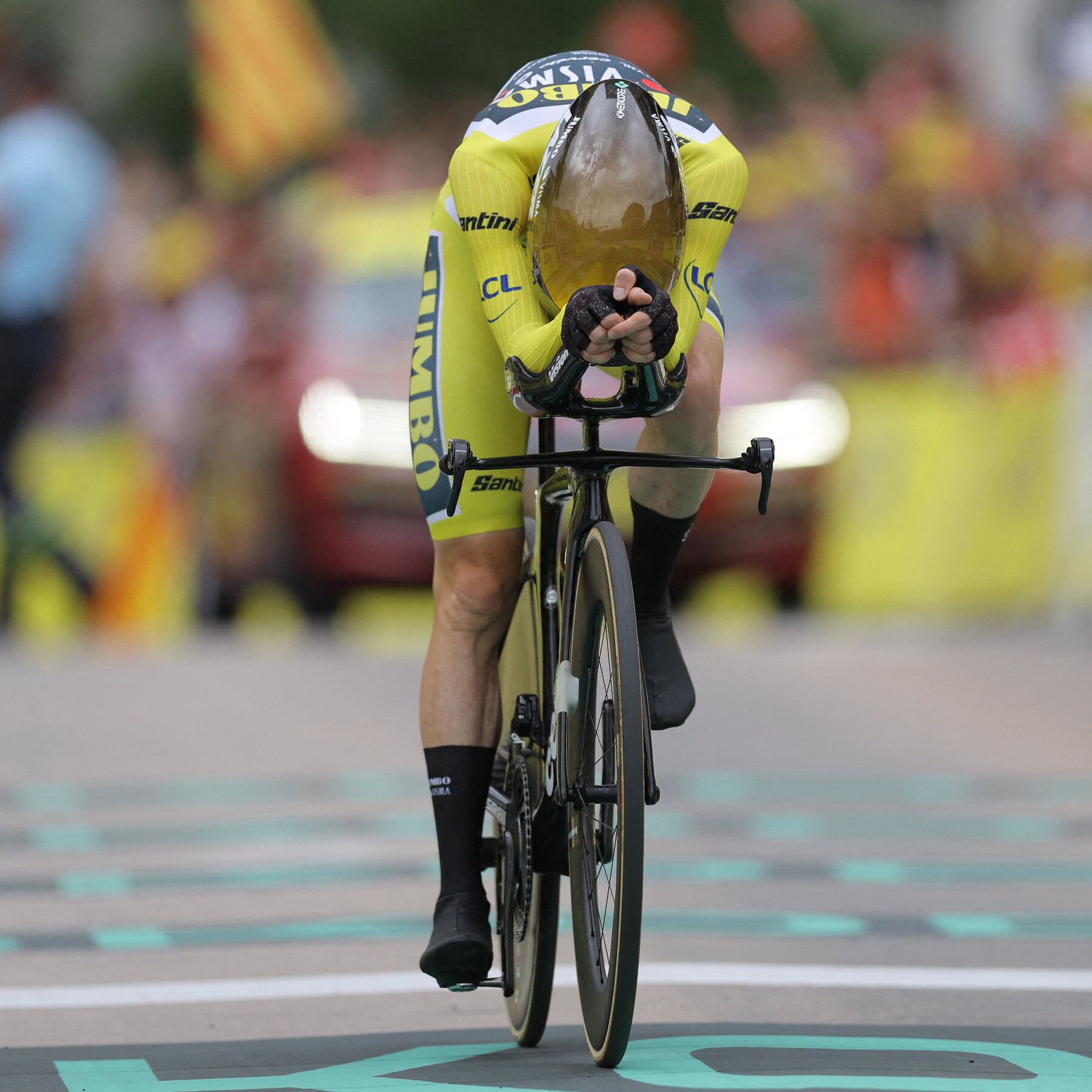 1800x1800 Denmark's Jonas Vingegaard Nears Victory in the Tour de France