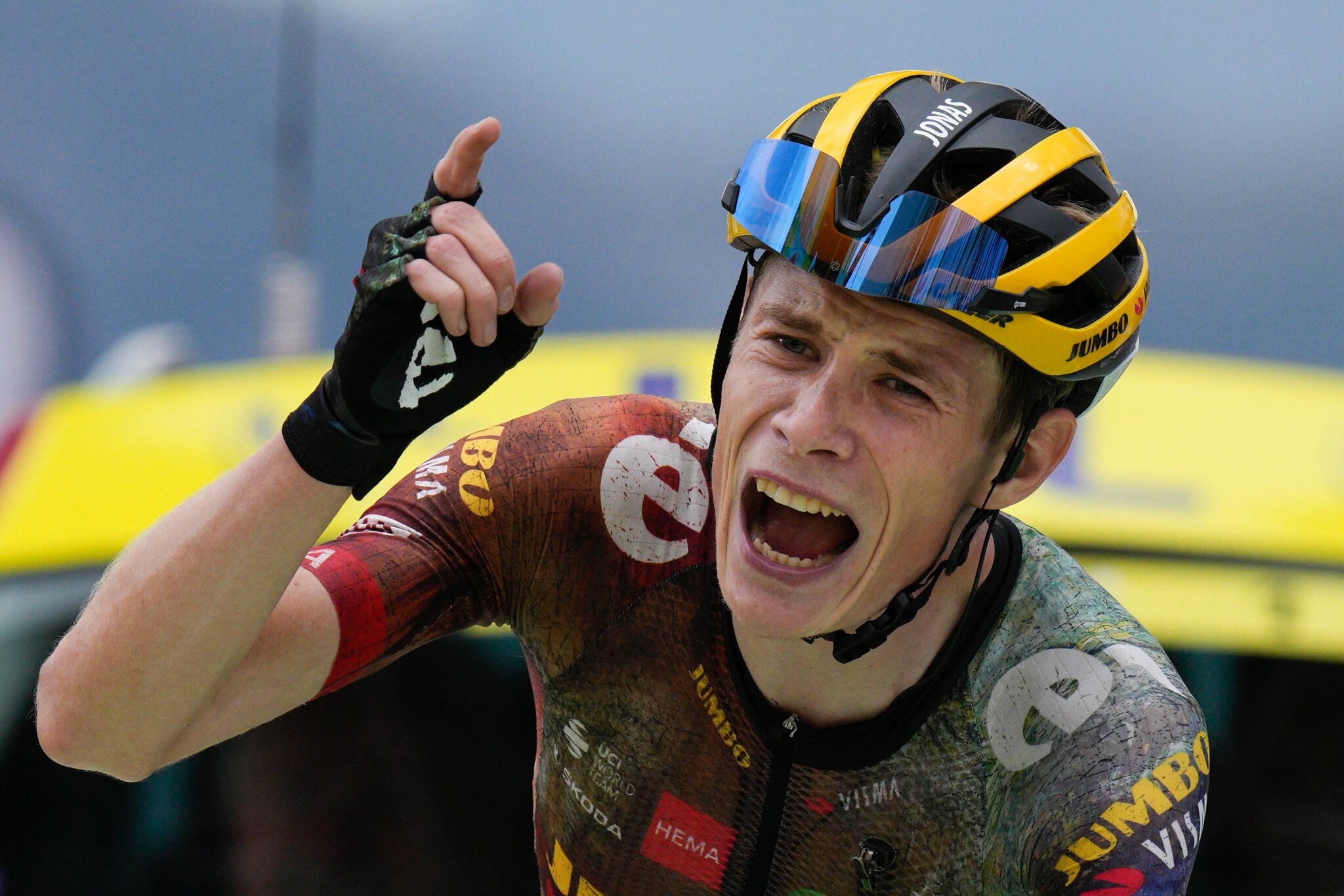 2048x1365 Jonas Vingegaard Grabs Tour de France Lead From Tadej Pogacar