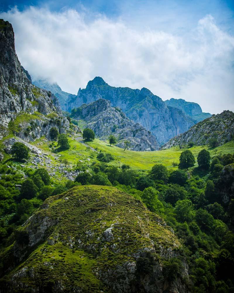 800x1000 Hiking Picos de Europa Ultimate Guide (+ free maps)