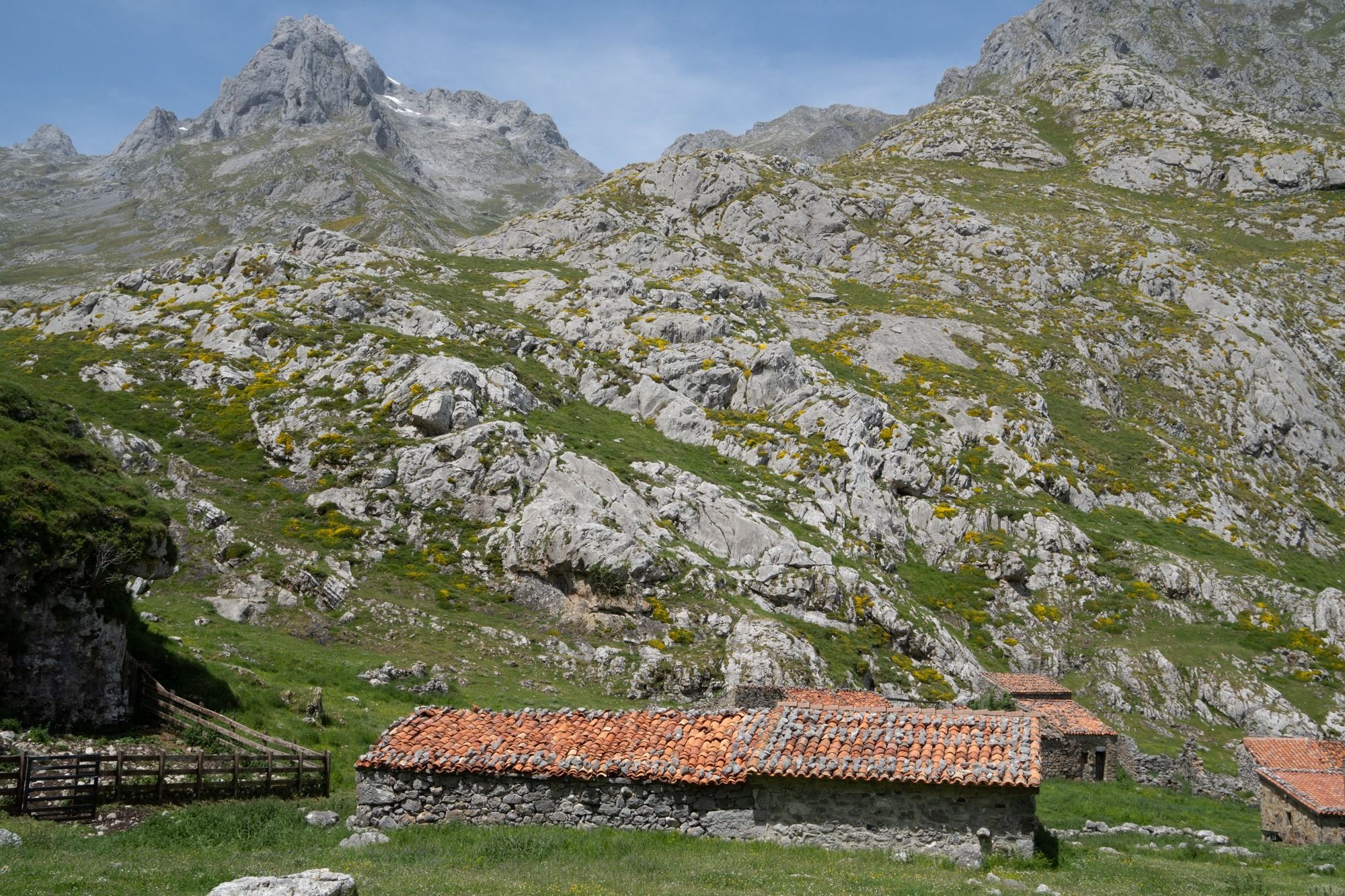 2000x1333 Picos de Europa