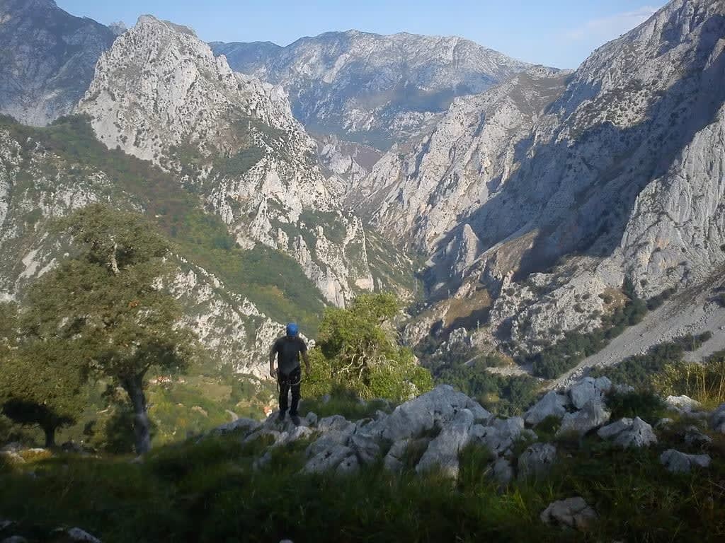 1024x768 activities in the Picos de Europa and its surroundings