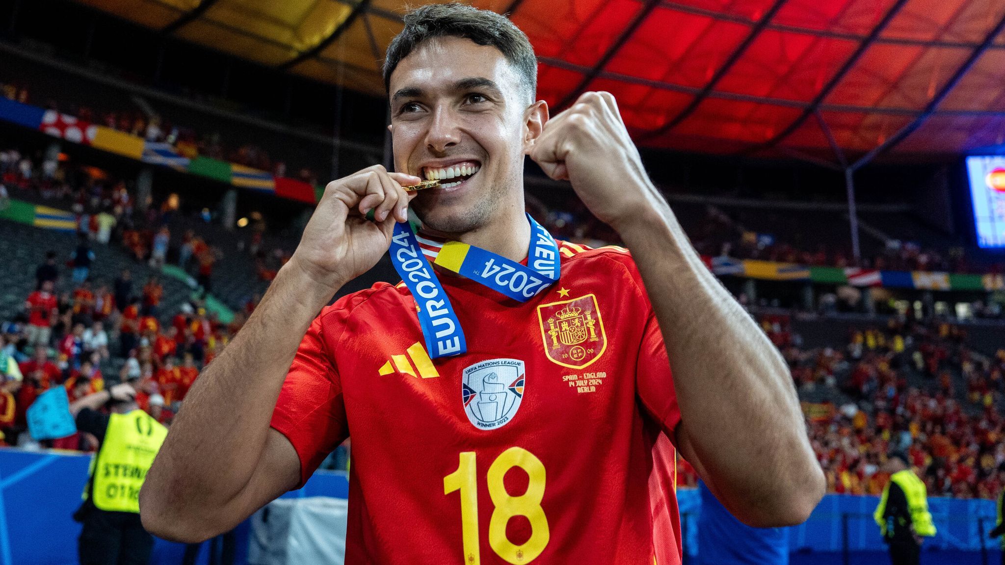 2048x1152 Martin Zubimendi transfer: Liverpool waiting on decision from Real Sociedad midfielder