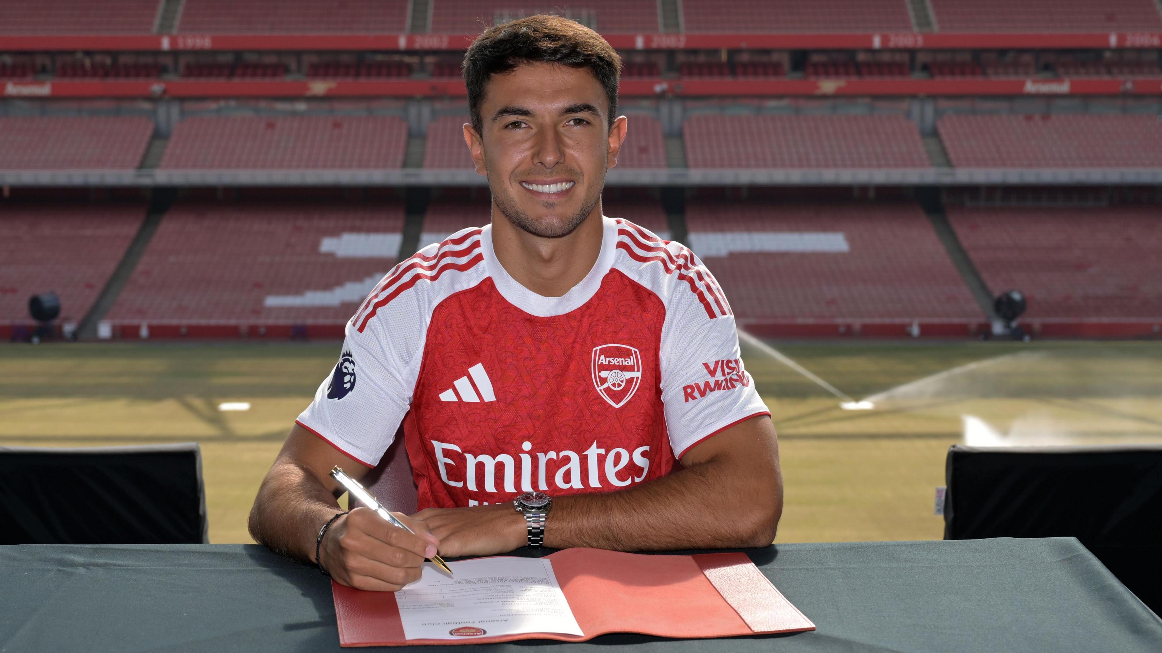 3840x2159 Martin Zubimendi: Arsenal sign Sociedad midfielder in £60m deal