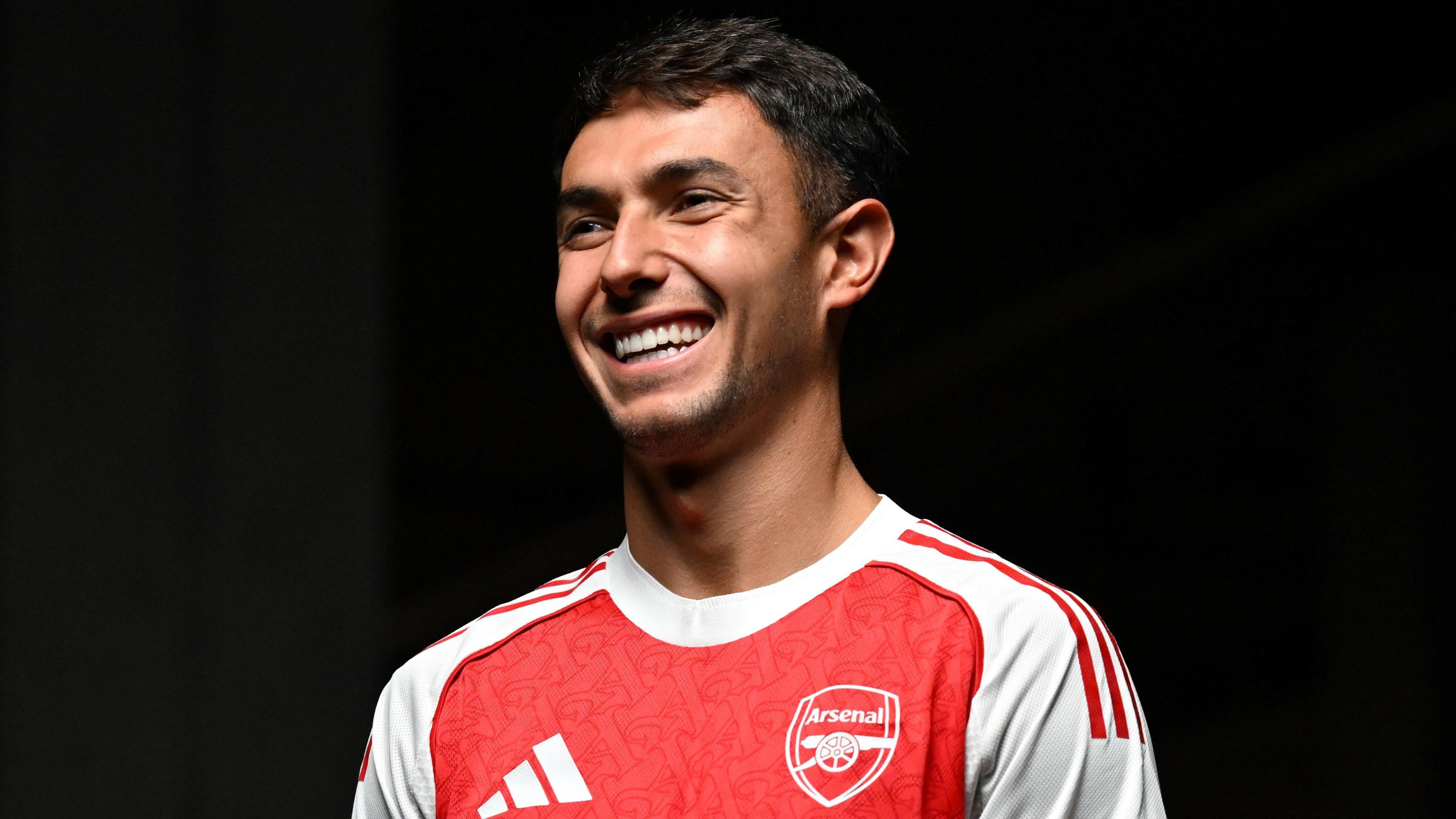 3840x2160 Martin Zubimendi: Arsenal sign Sociedad midfielder in £60m deal