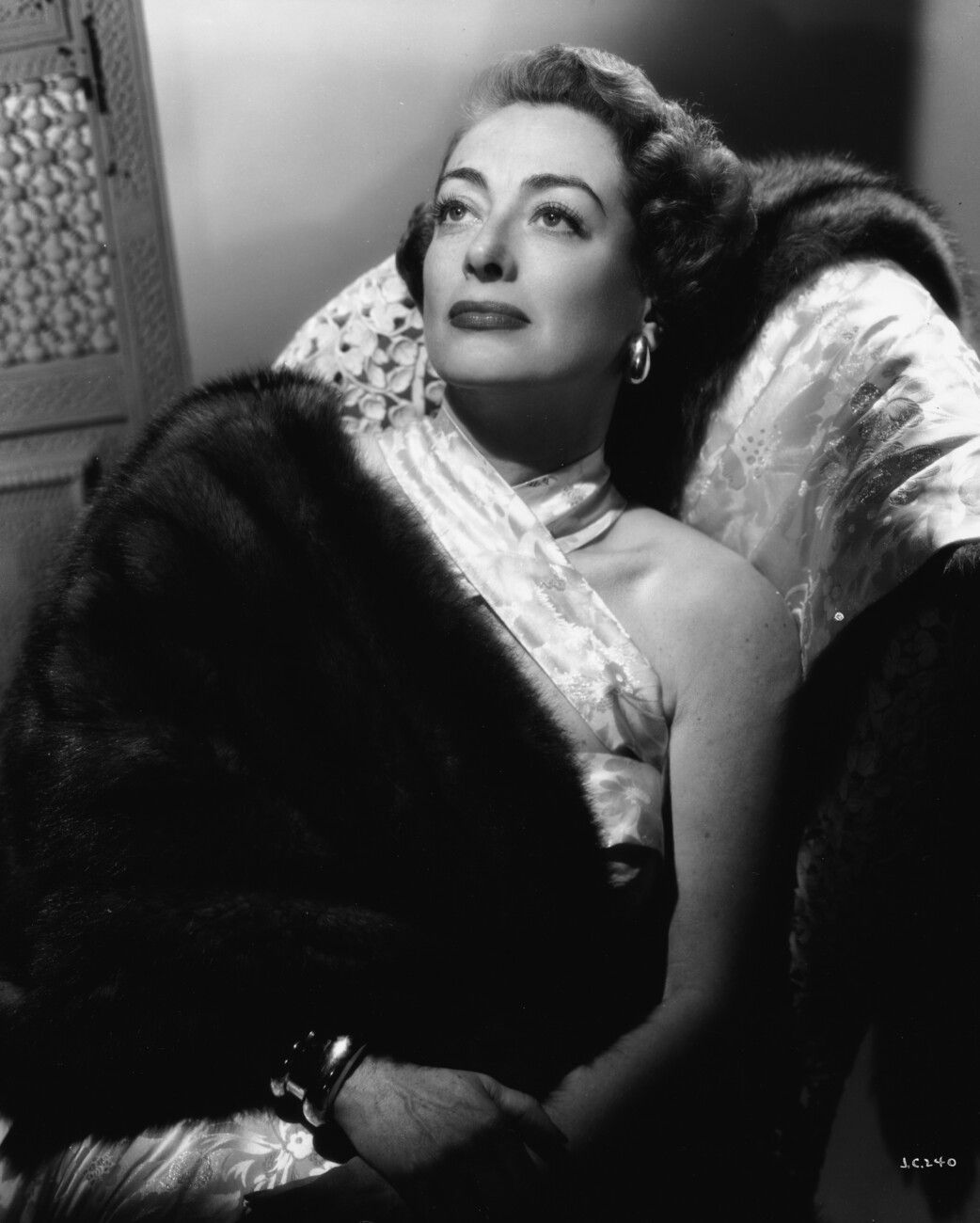 1042x1300 T Shirt Joan Crawford. Tips For Original Gifts
