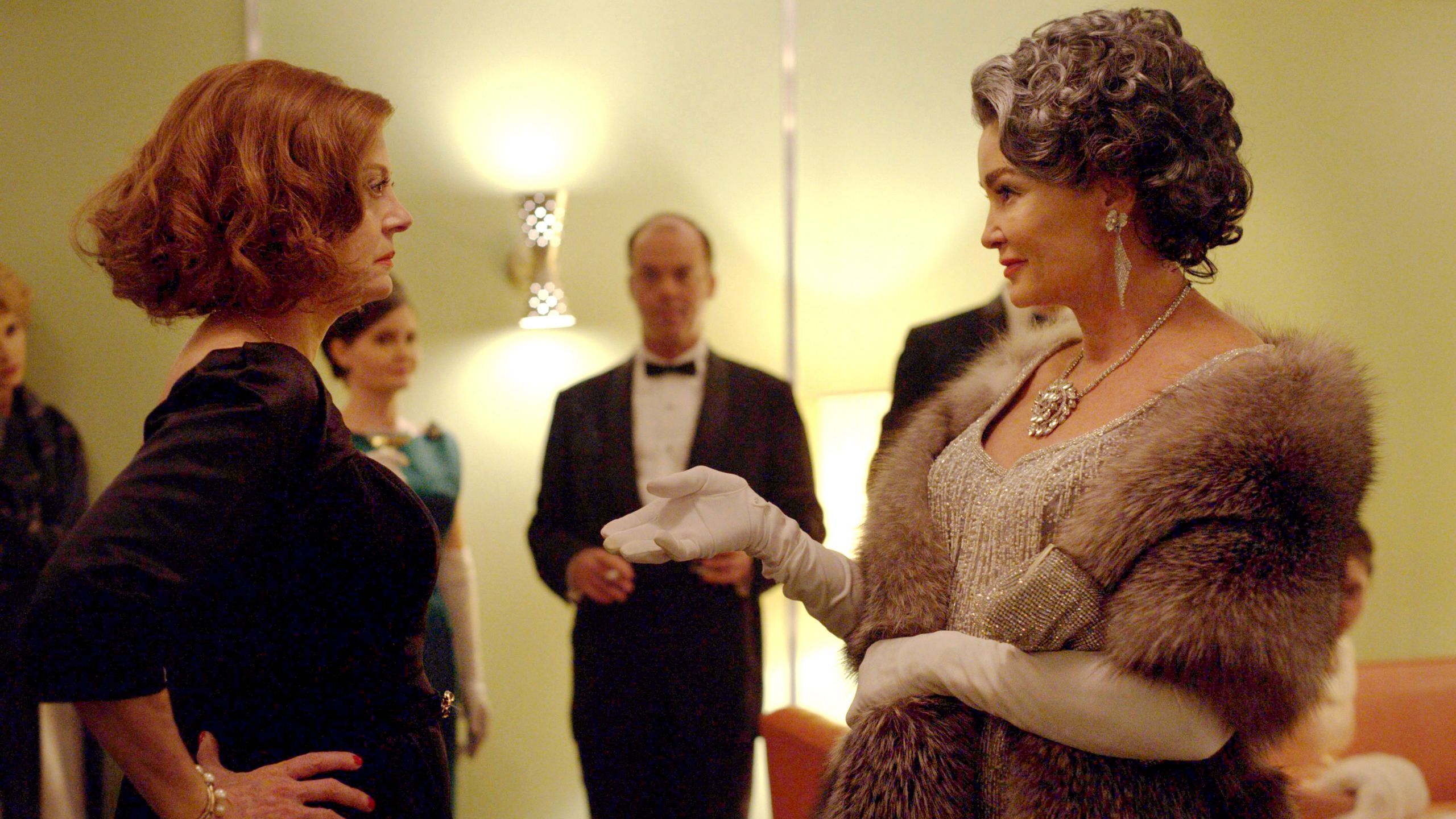 2560x1440 Joan Crawford and Her Enduring Style Influence