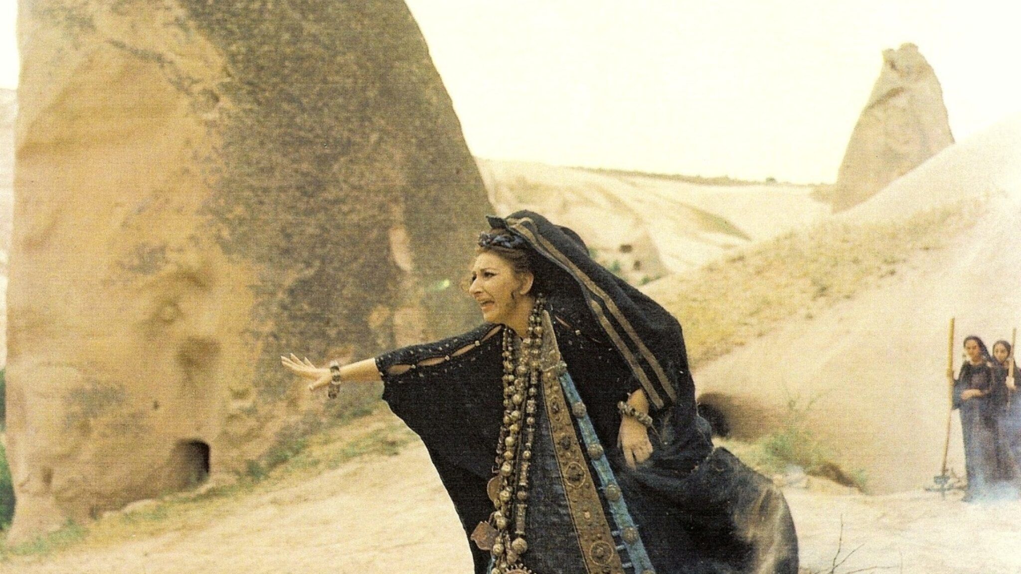 2048x1152 Medea, Opera & Film