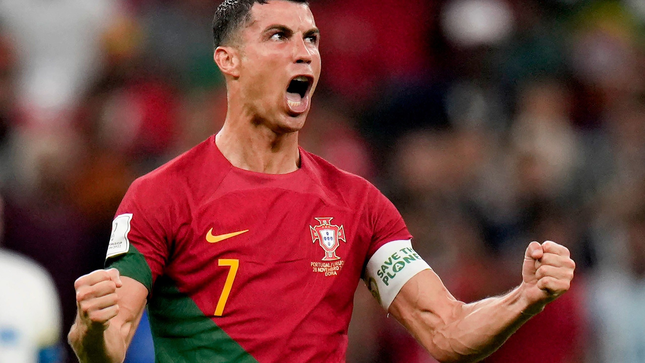 2560x1440 Saudi Arabian club Al Nassr signs Cristiano Ronaldo