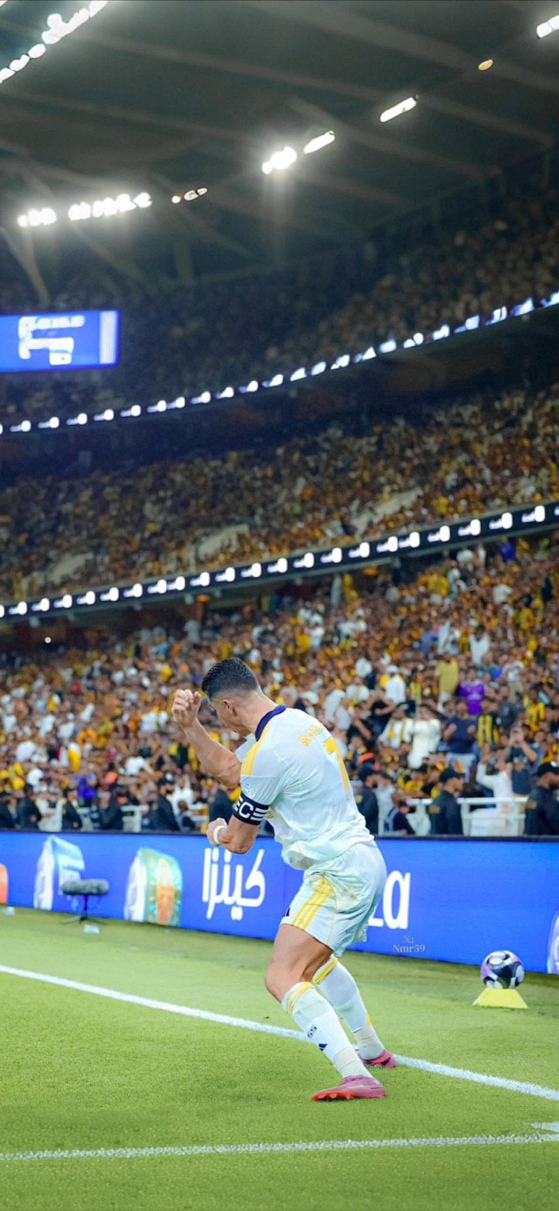 800x1732 Cristiano Ronaldo goal celebration for Al Nassr Football Wallpaper