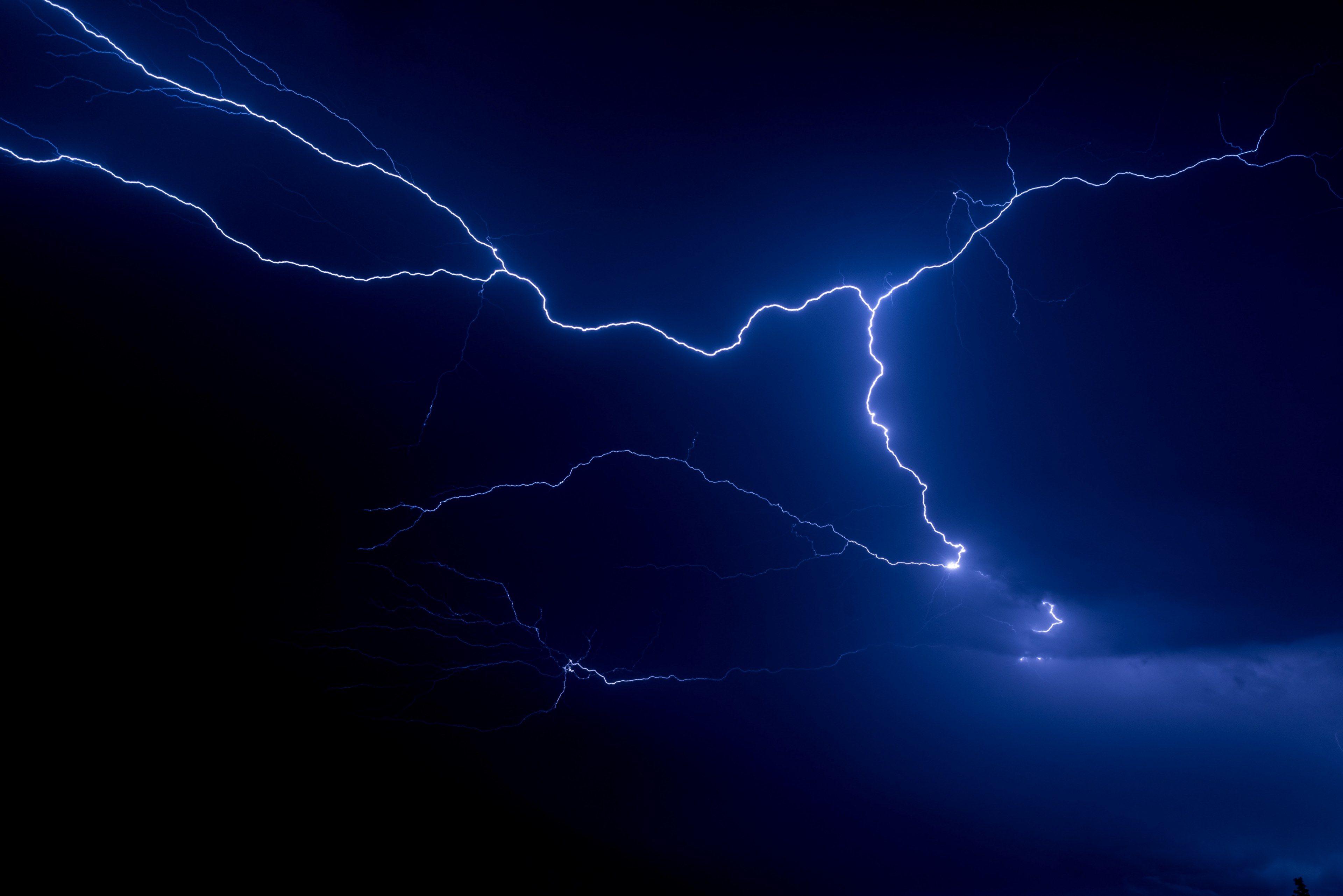 3840x2563 lightning blue thunder and storm HD 4k wallpaper and background
