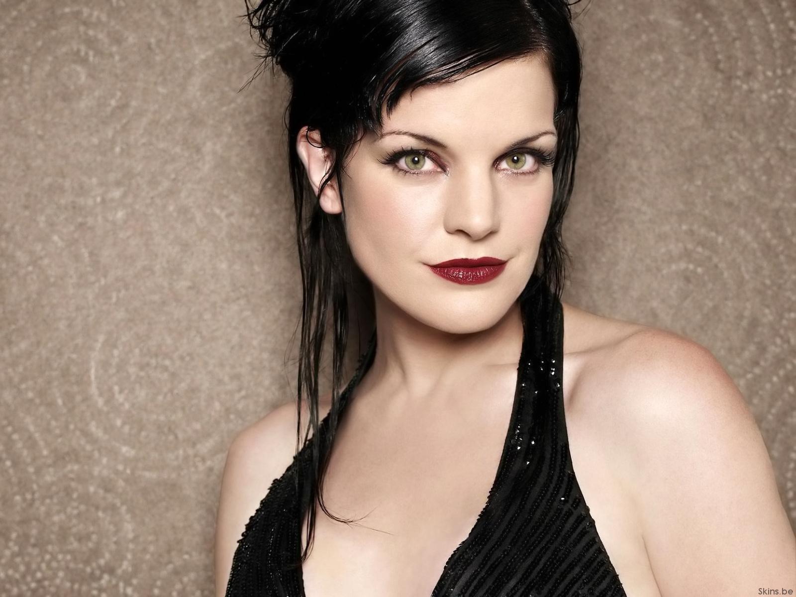 1600x1200 1600x1200px Pauley Perrette 157.69 KB