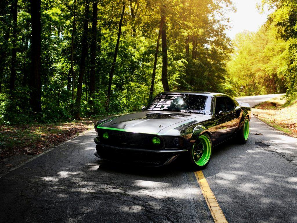 1024x768 Some nice wallpaper of some tuned cars