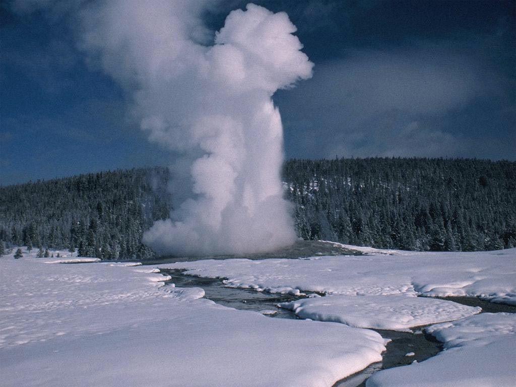 1024x768 Free download Old Faithful in Yellowstone [1024x768]