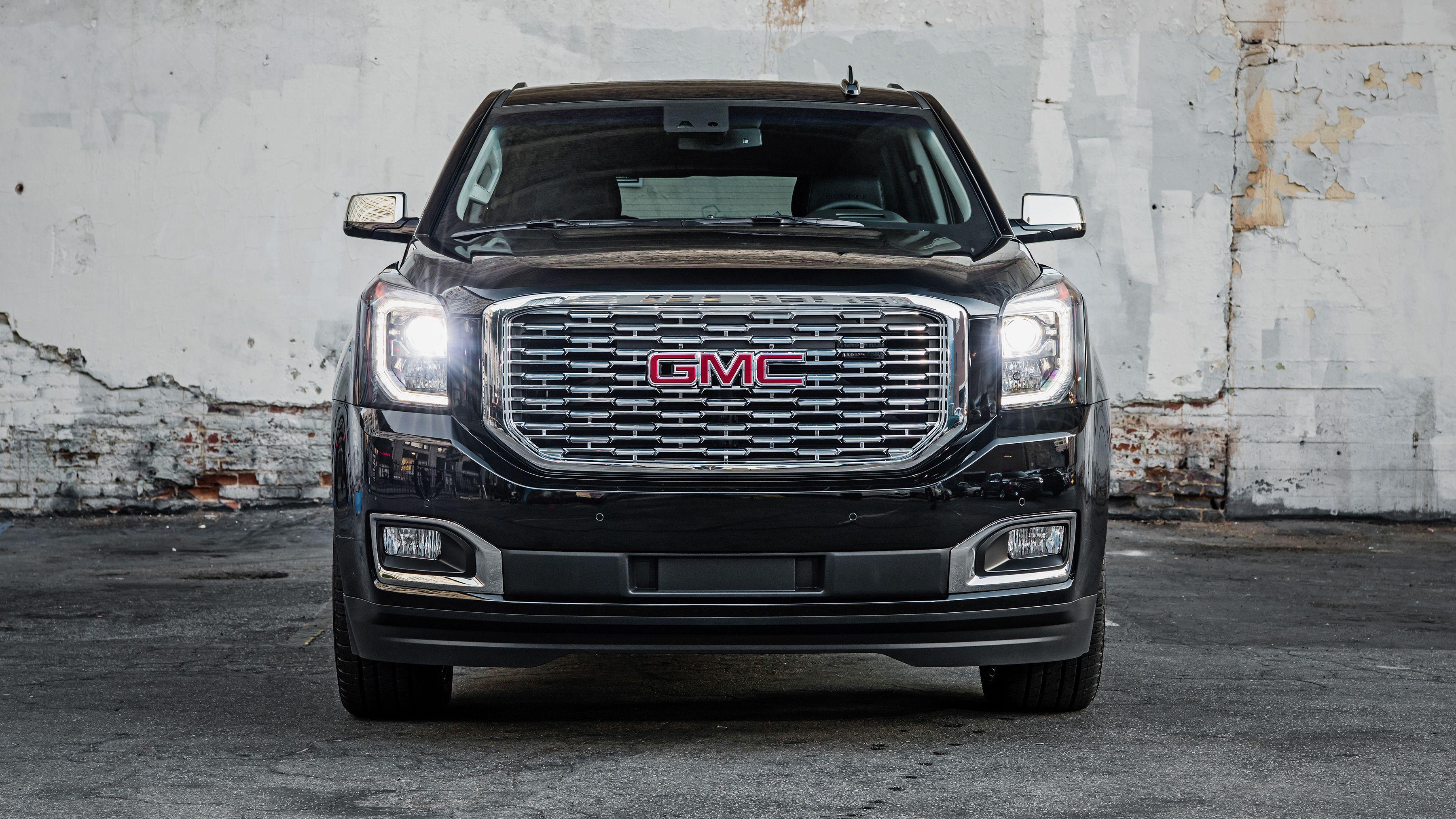 3600x2025 GMC Yukon Denali Ultimate Black Wallpaper. HD Car Wallpaper