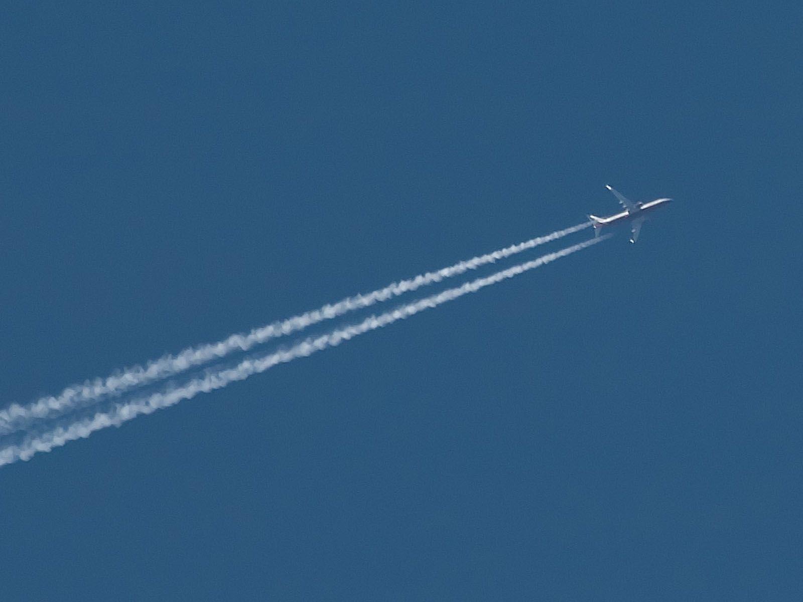 1600x1200 Cute Baby HD Wallpaper: Aircraft Condensation Trails