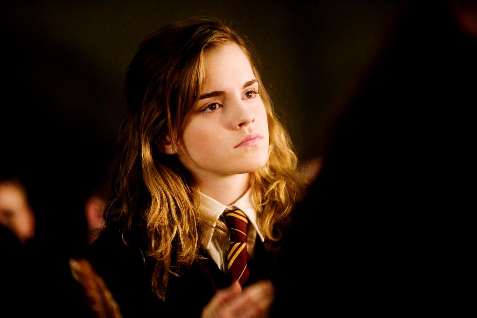 1600x1065 Hermione Wallpaper