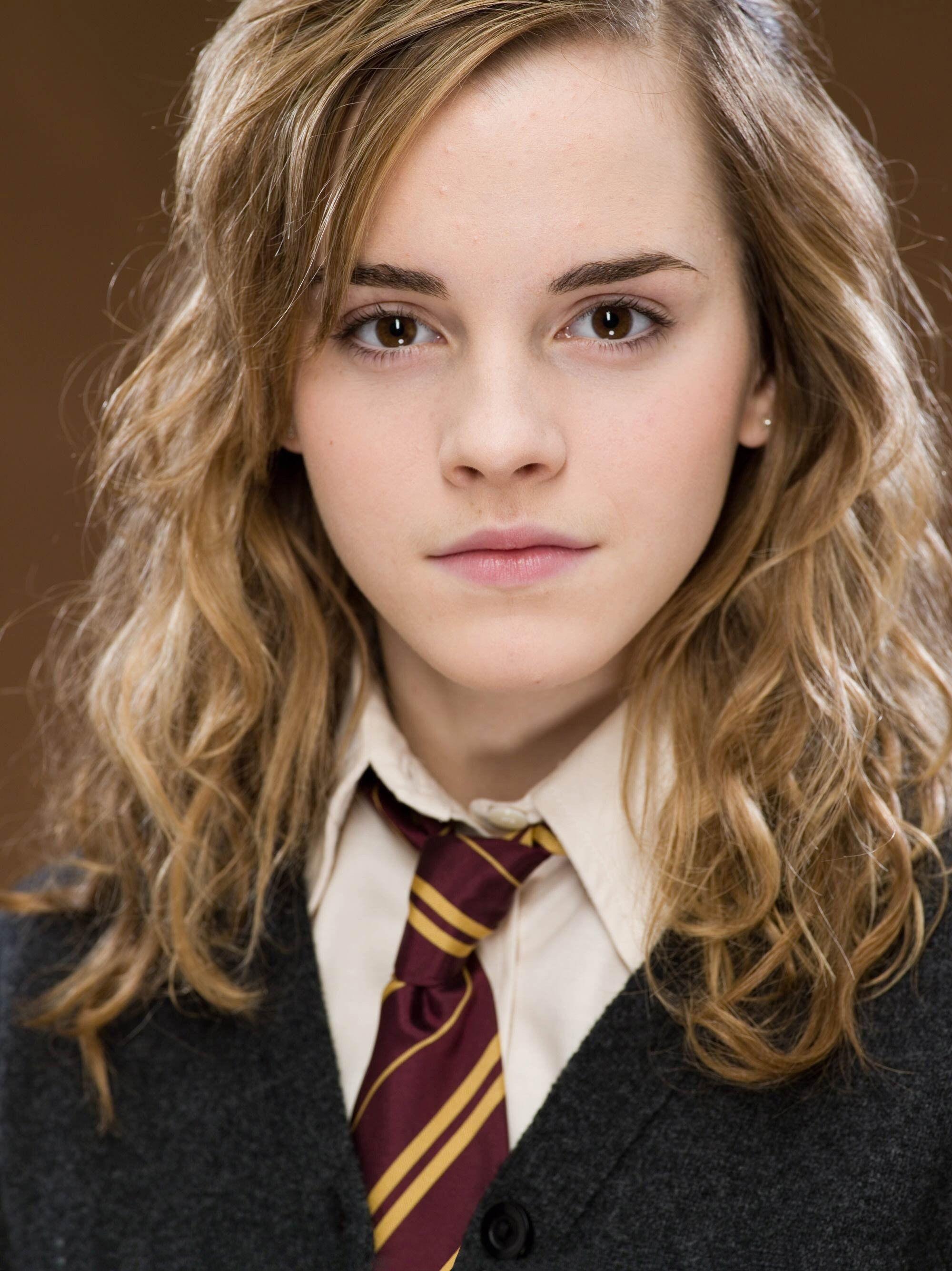 2000x2668 #Emma Watson, #tie, #actress, #Hermione Granger, #children