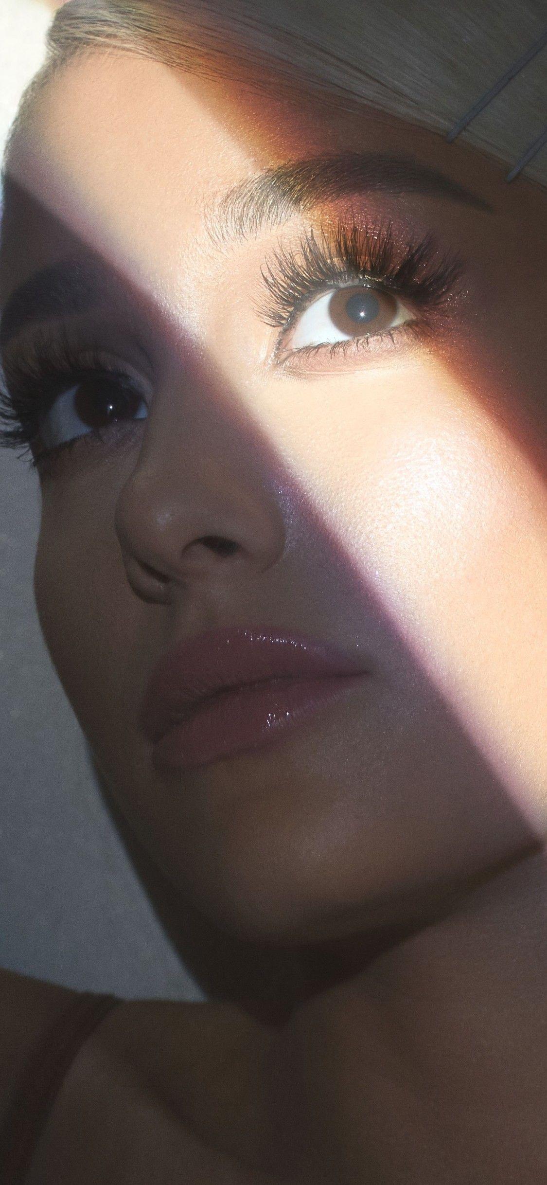 1125x2436 Download 1125x2436 Ariana Grande, Light, Singer, Sweetener