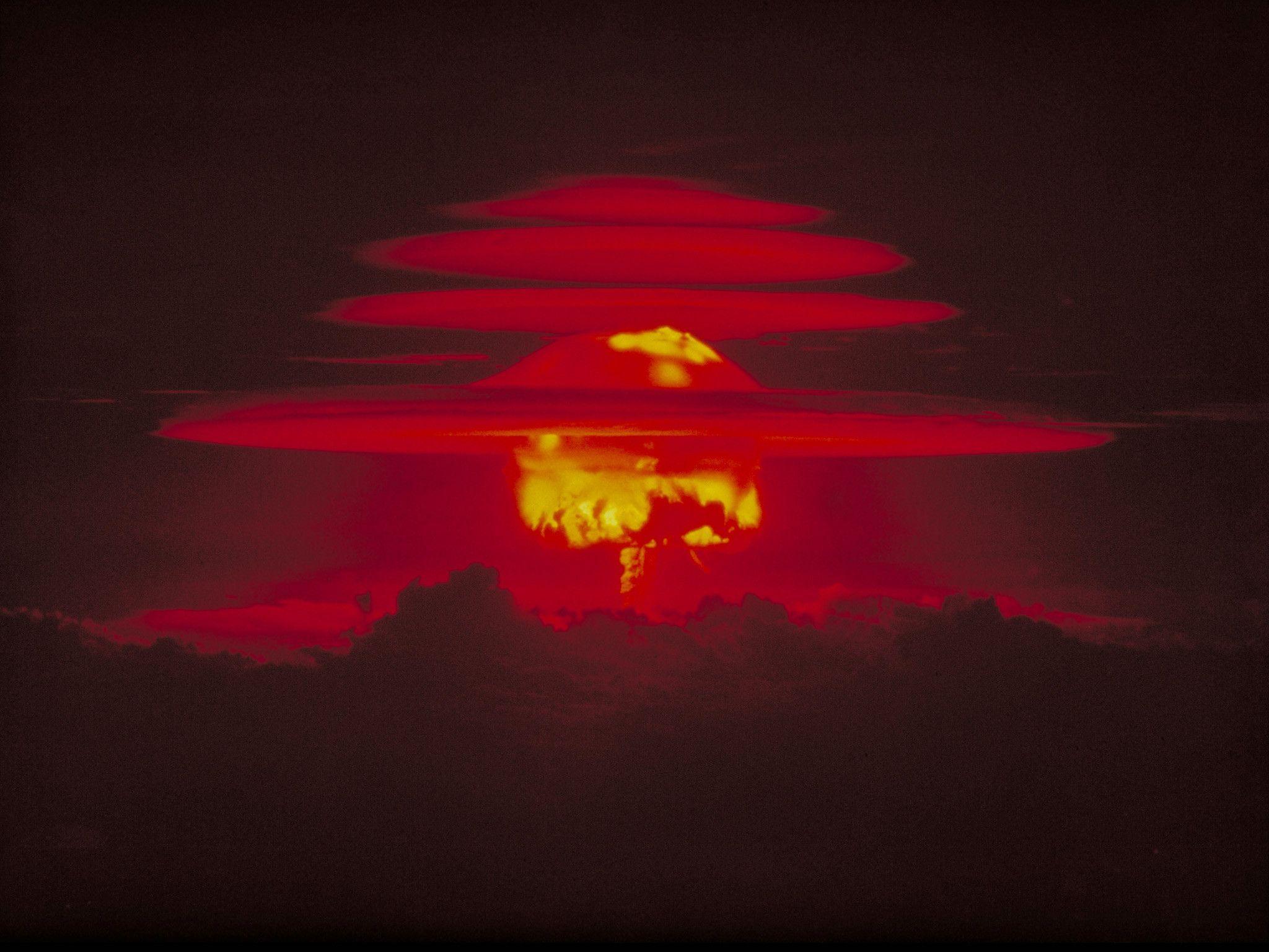 2048x1536 Free download Mushroom Cloud Wallpaper [2048x1536]