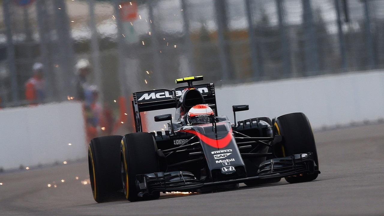 1280x720 F1 Racing Cars Wallpaper for Android
