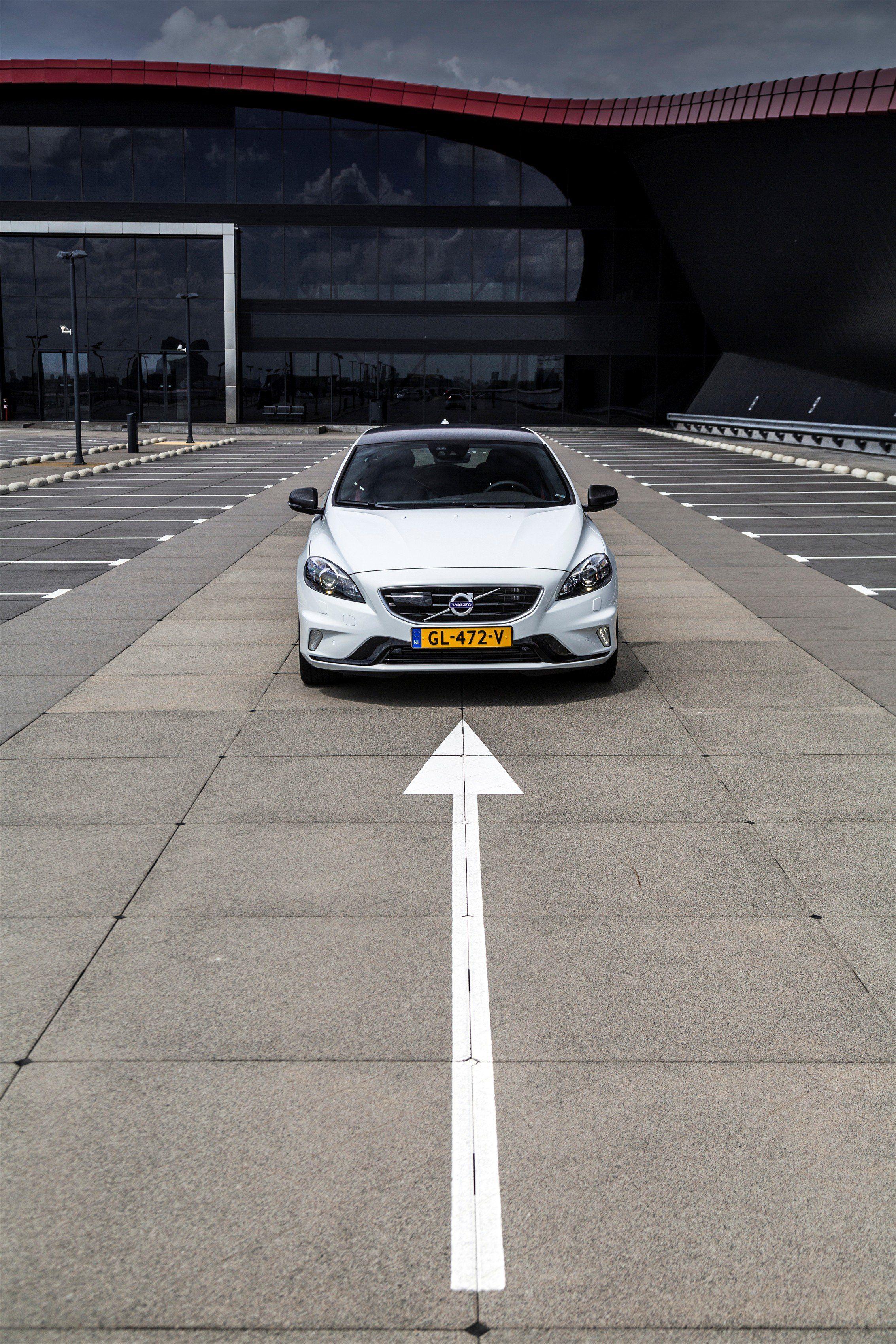 2267x3400 Volvo V40 Carbon Edition wallpaperx3400