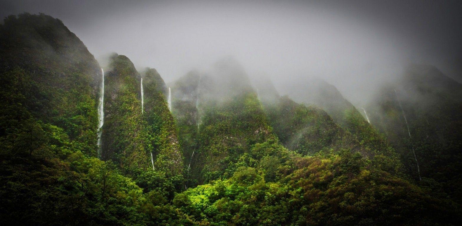 1568x768 Nature Landscape Oahu Hawaii Tropical Forest Mist Waterfall