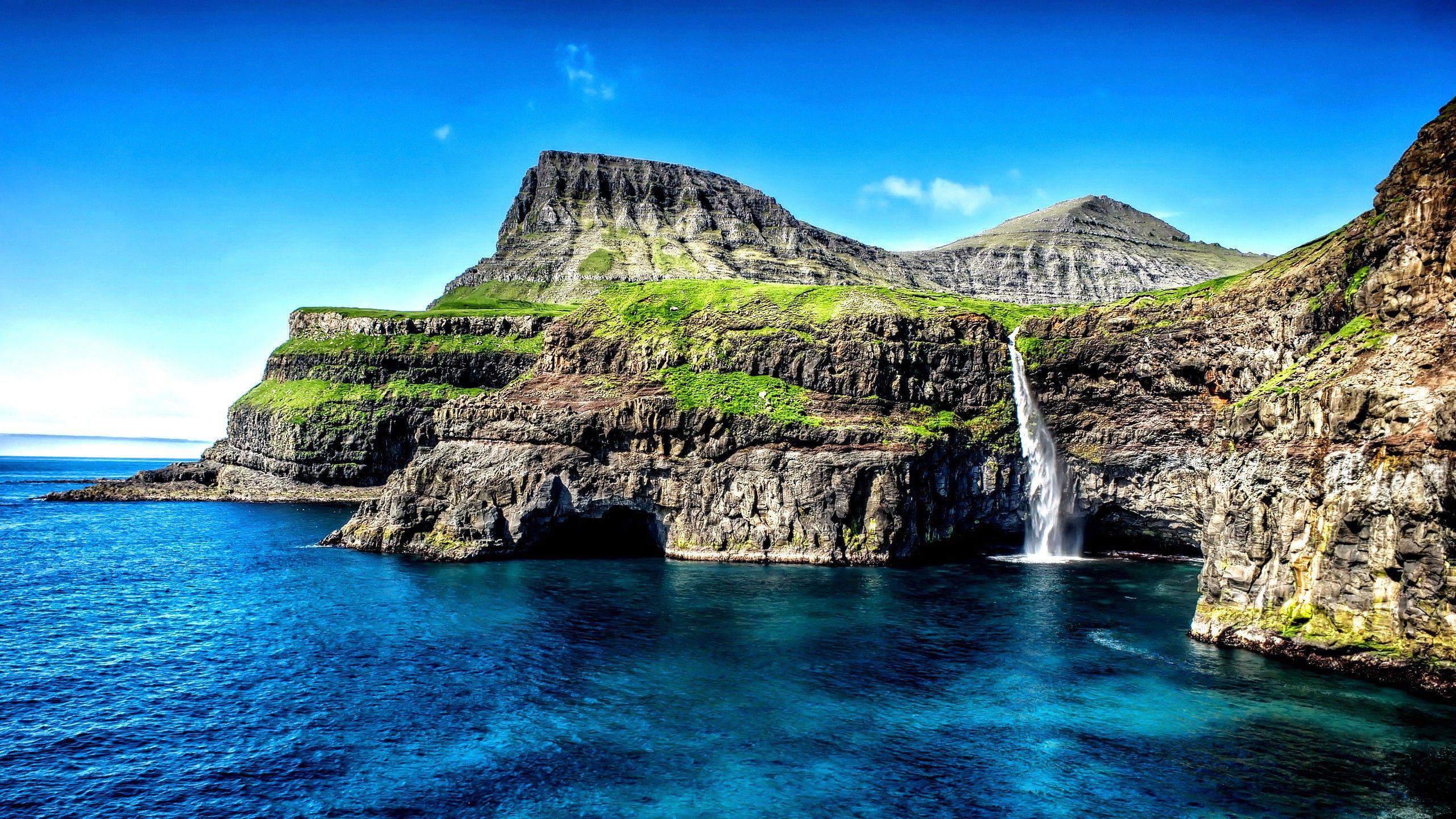 2560x1440 Hawaii Islands Waterfall Wallpaper