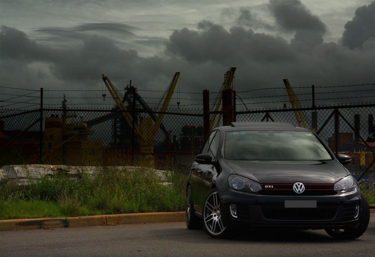 Volkswagen Golf 5 GTI ночью