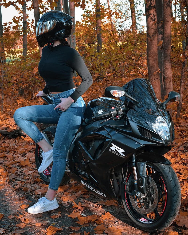 800x1000 HD moto girl wallpaper