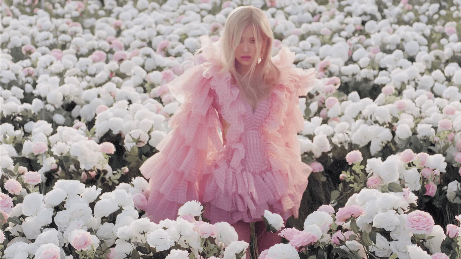 1600x900 BLACKPINK's Rosé's “On the Ground”: 10 Looks from the Music Video