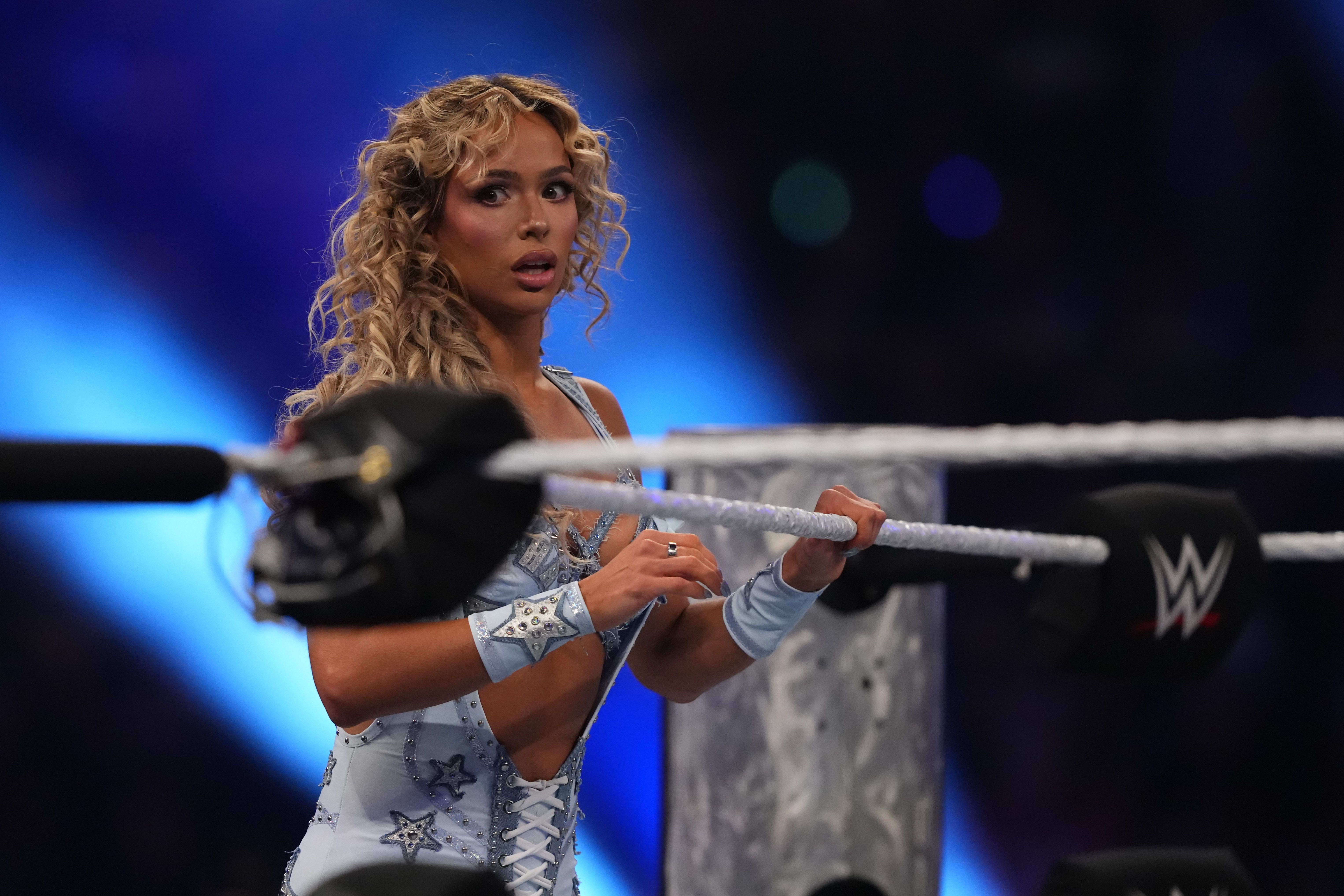 6105x4070 Former Rams cheerleader and WWE champ Maxxine Dupri in image