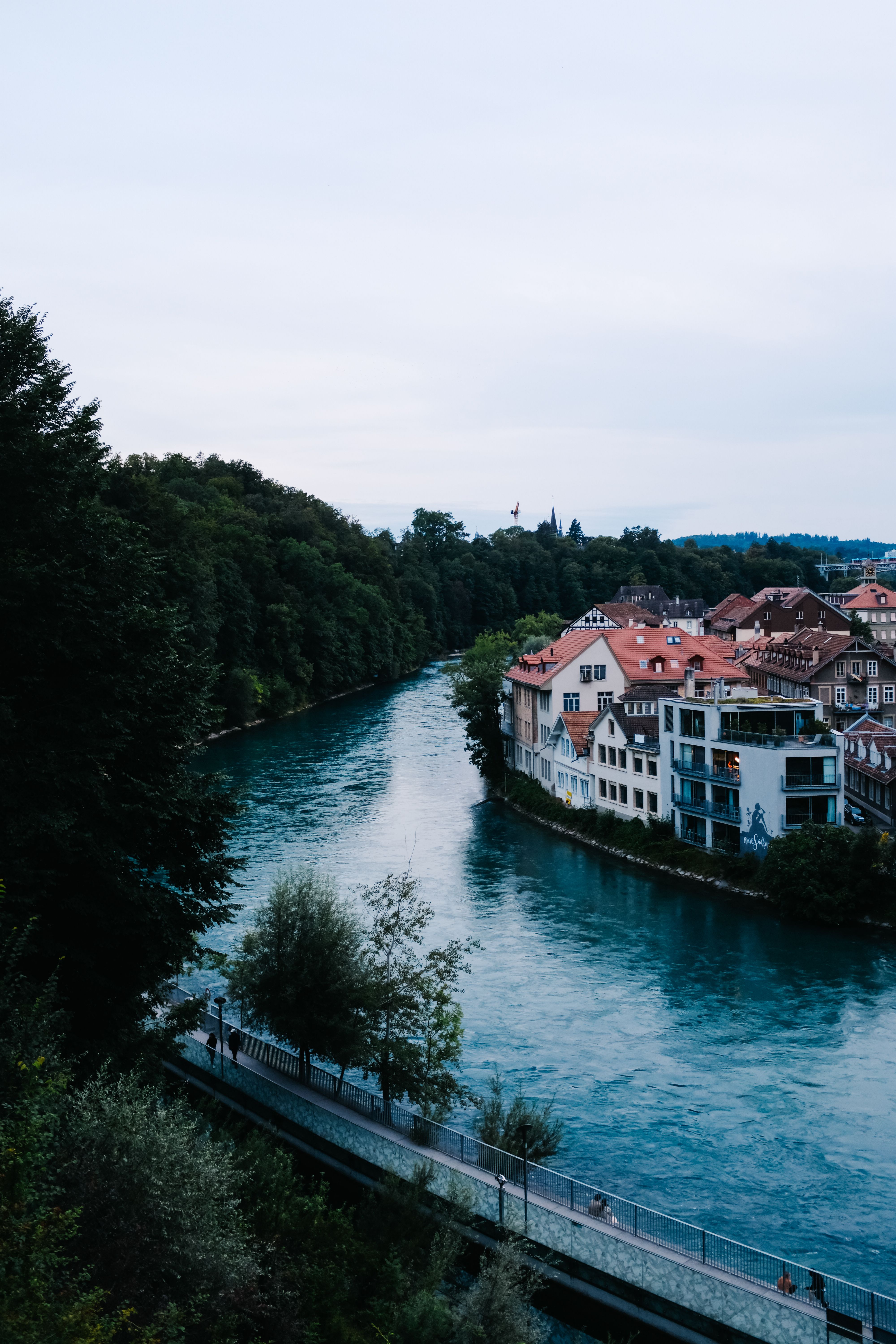 4000x6000 River Bend in City · Free