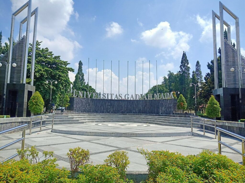 1024x768 Universitas Gadjah Mada