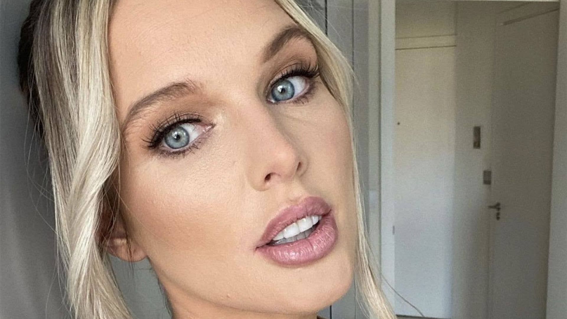 1920x1080 Helen Flanagan turns heads in slinky skinny jeans and major designer accessory