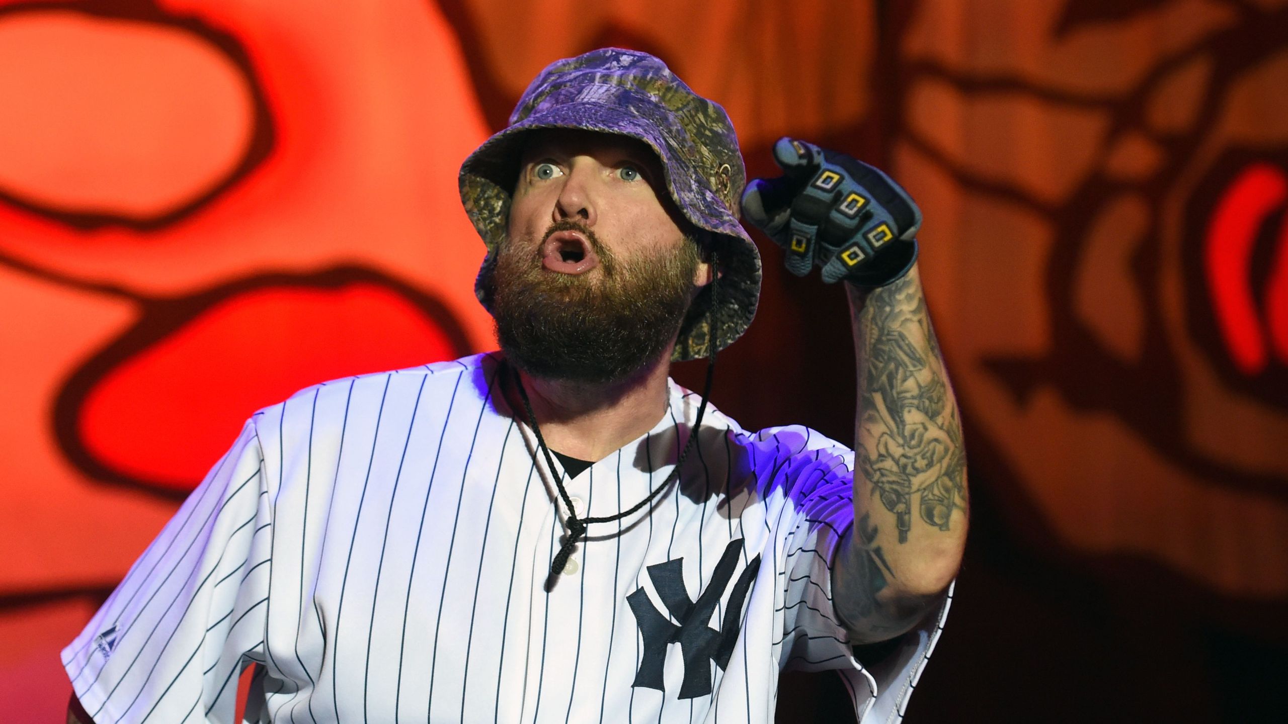 2560x1440 Fred Durst, Limp Bizkit vocalist, shows off new look; CHECK IT OUT