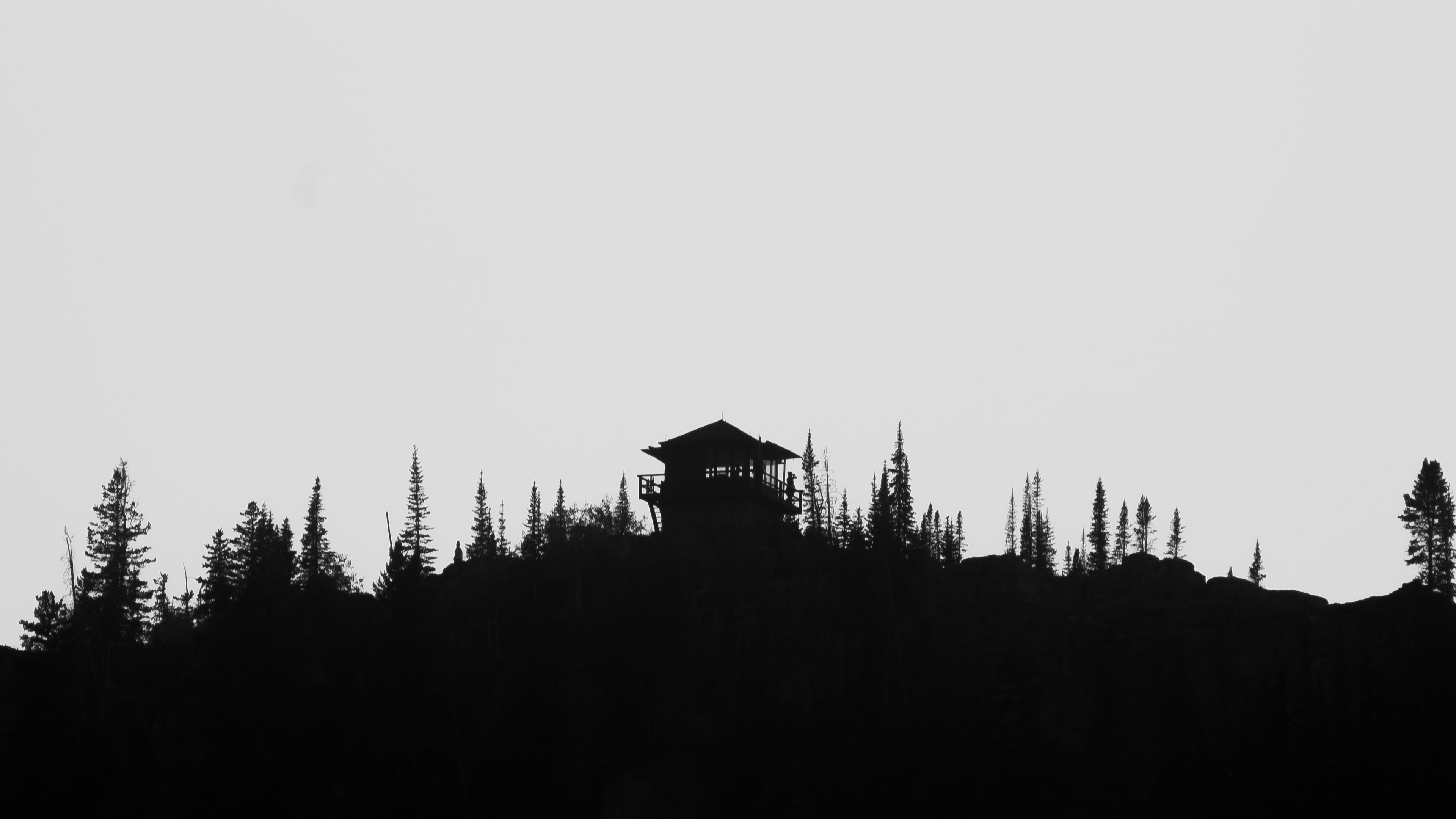 3840x2160 Black And White Fire Watch Tower Wallpaper