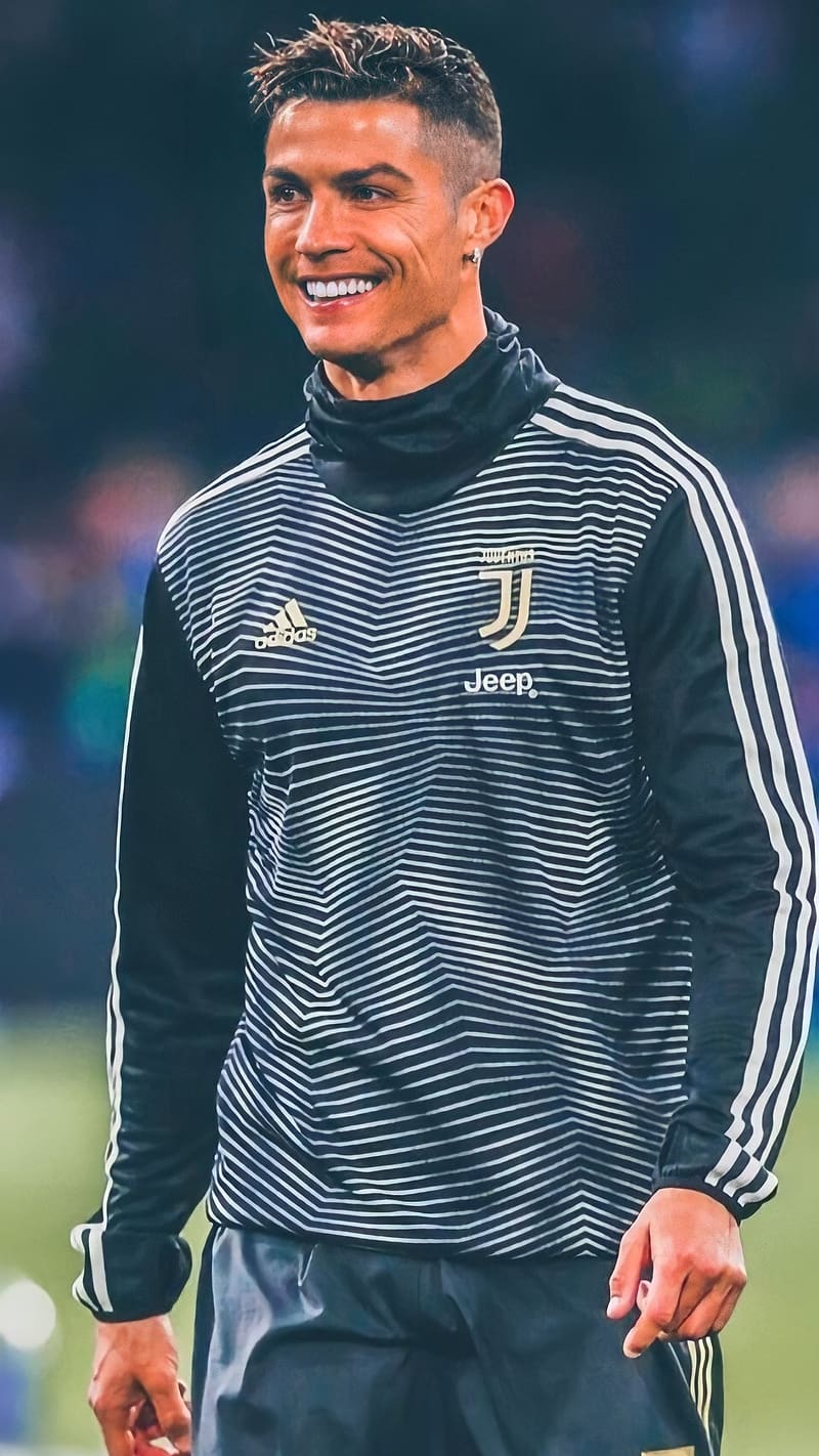 800x1422 HD cr7 smile wallpaper