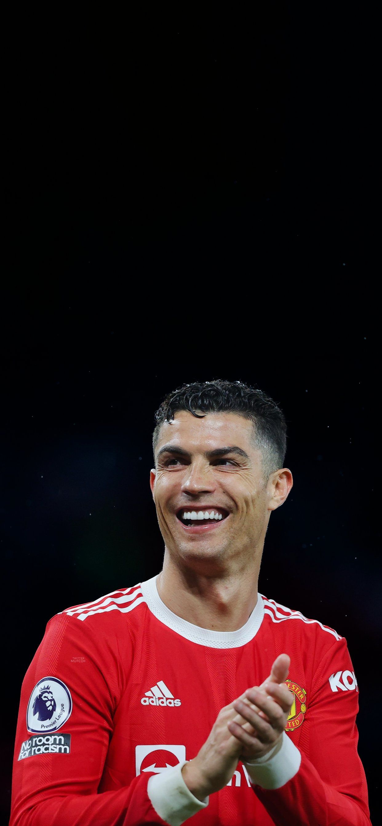 1242x2688 Ronaldo Smiling Wallpaper