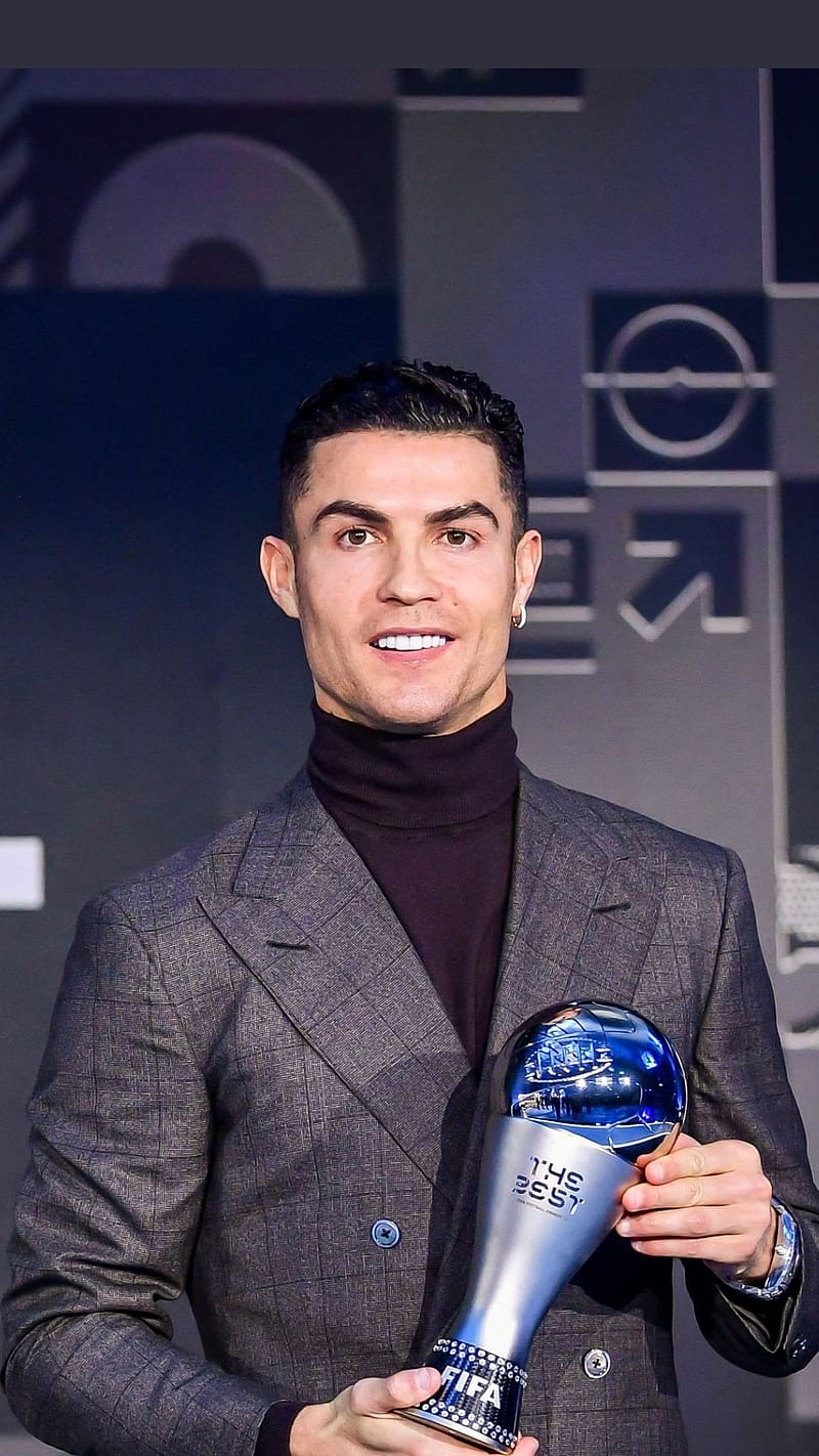 800x1422 Ronaldo With The Best Award, ronaldo, the best award, footballer, sports, cr HD phone wallpaper