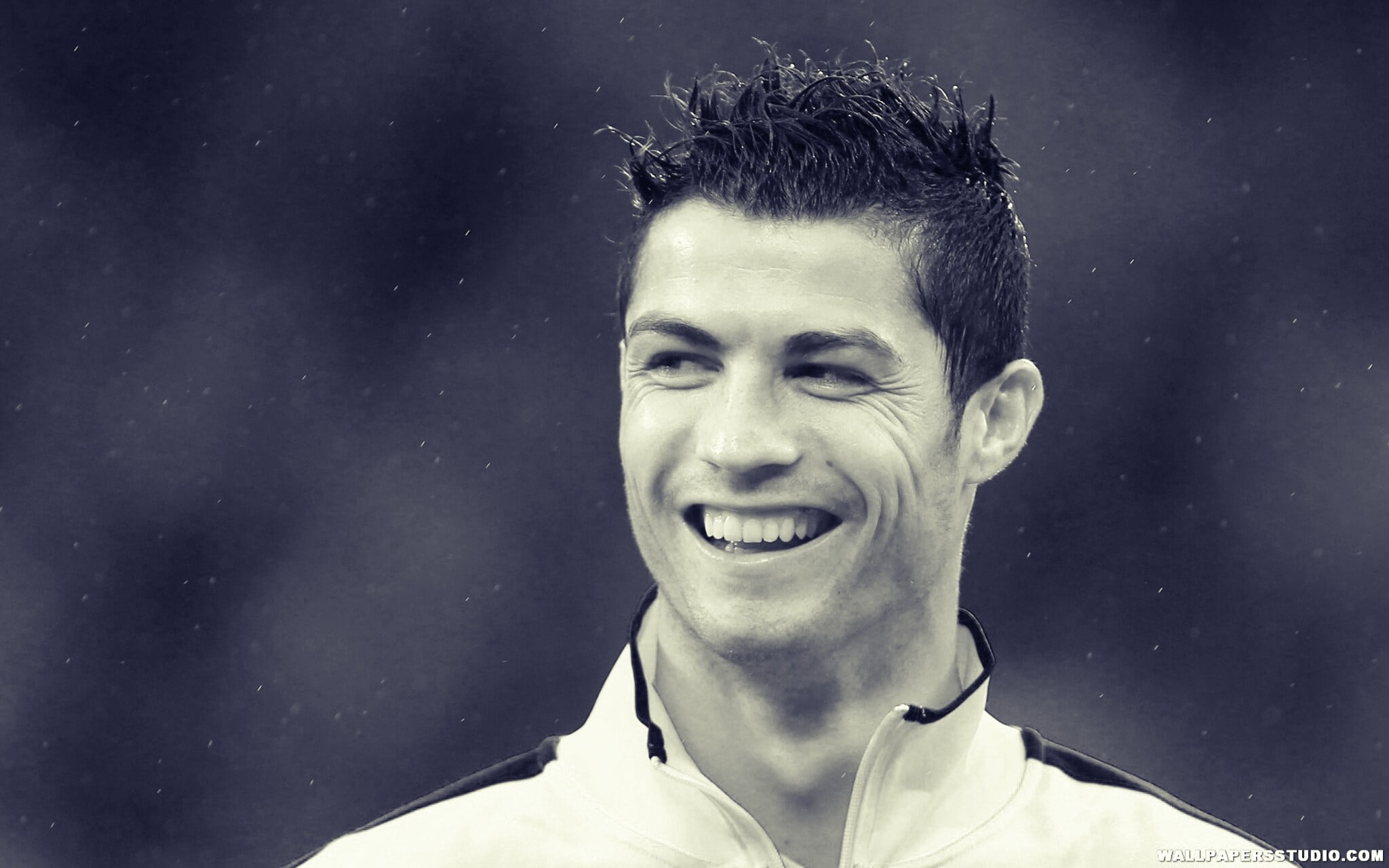 2048x1280 Cristiano Ronaldo smiling while raising both hands during soccer game HD wallpaper