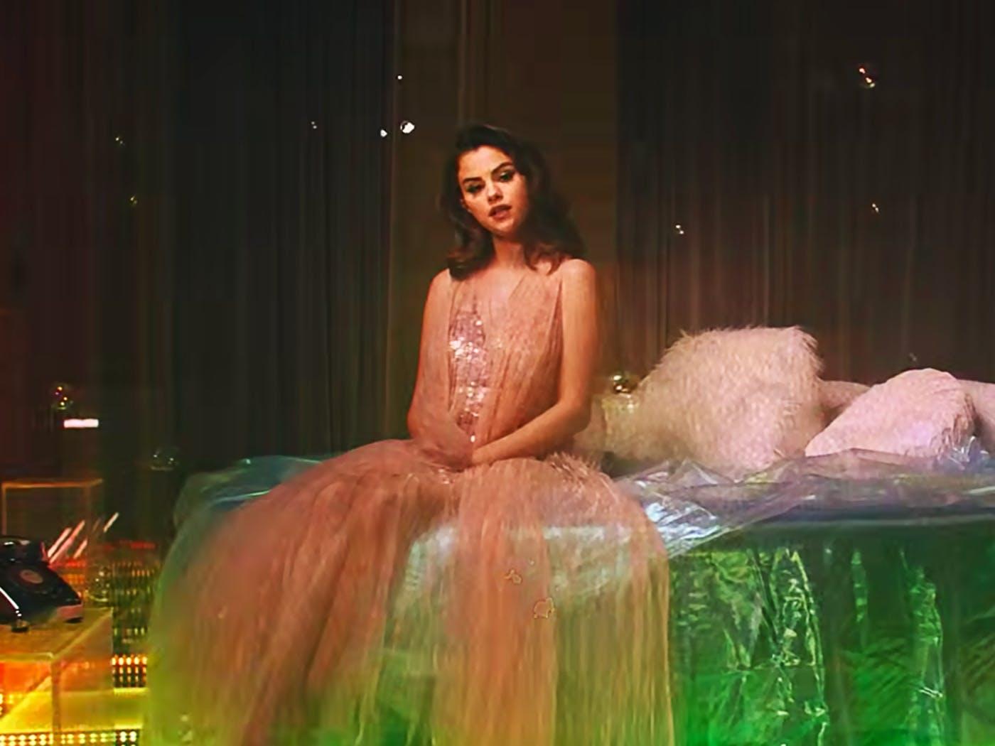 1400x1050 Selena Gomez Moves Forward With 'Rare'