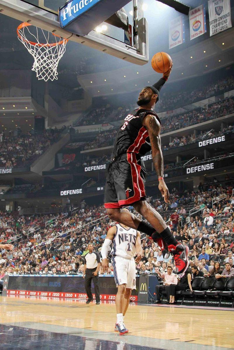 wade lebron dunk
