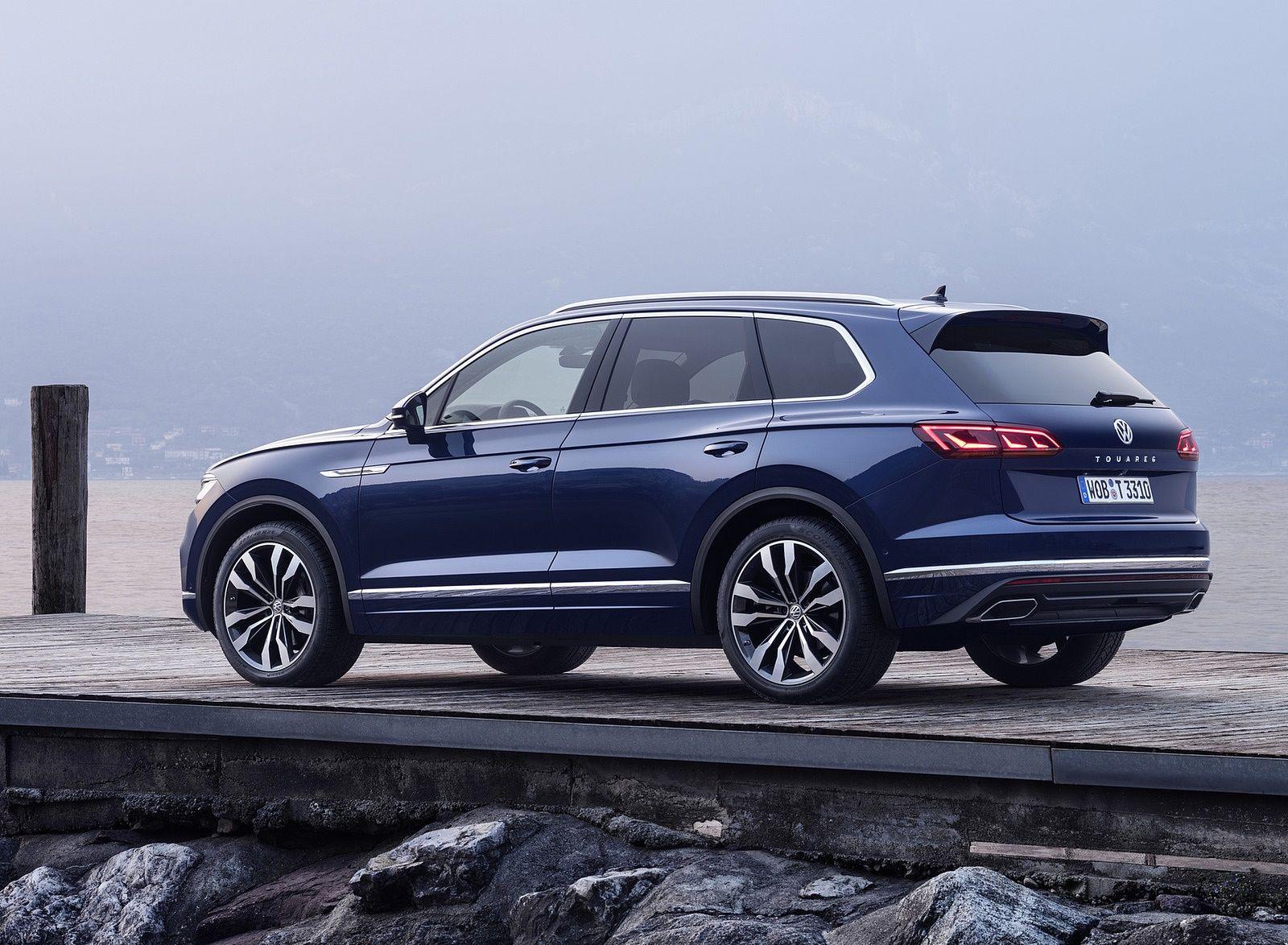 1600x1174 Volkswagen Touareg Elegance Rear Three Quarter Wallpaper 49